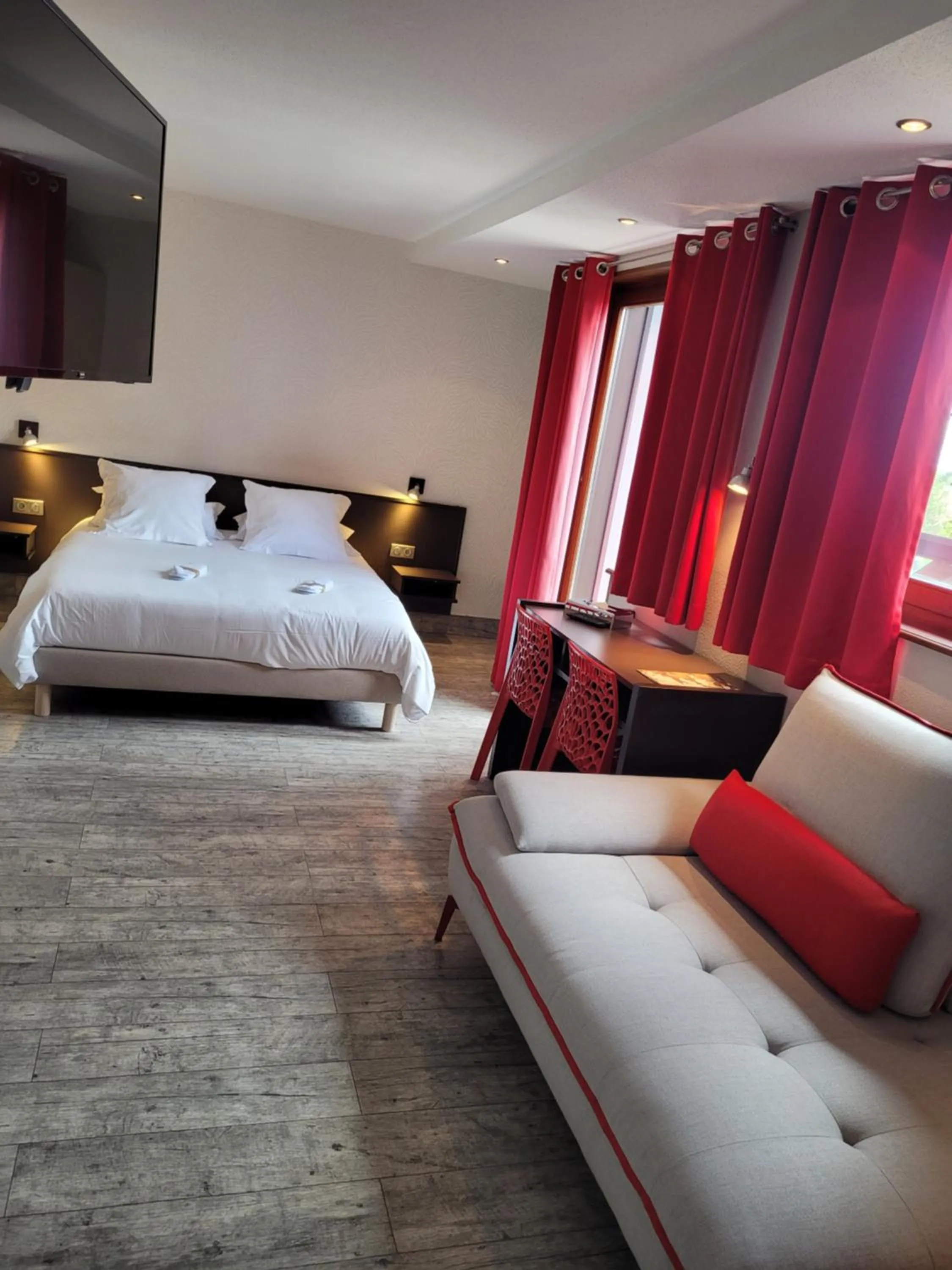 Photo of the whole room, Bed in Hôtel Restaurant Les Alizés