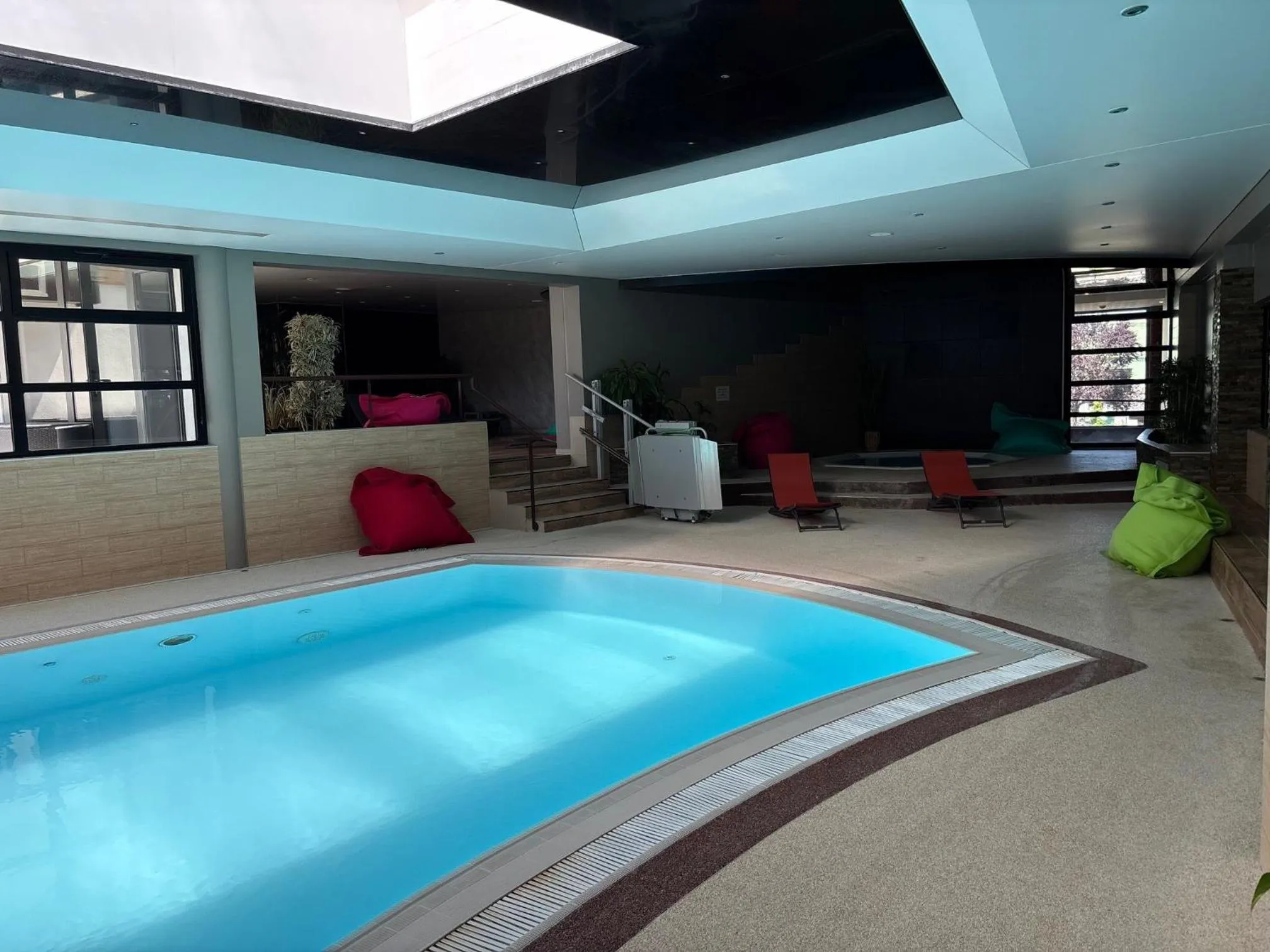 Swimming pool in Hôtel Restaurant Les Alizés