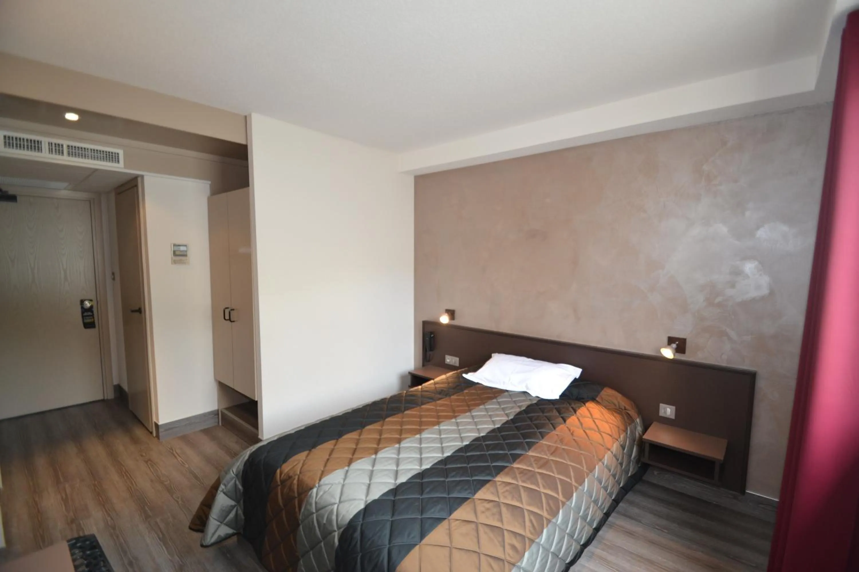 Bed in Hôtel Restaurant Les Alizés