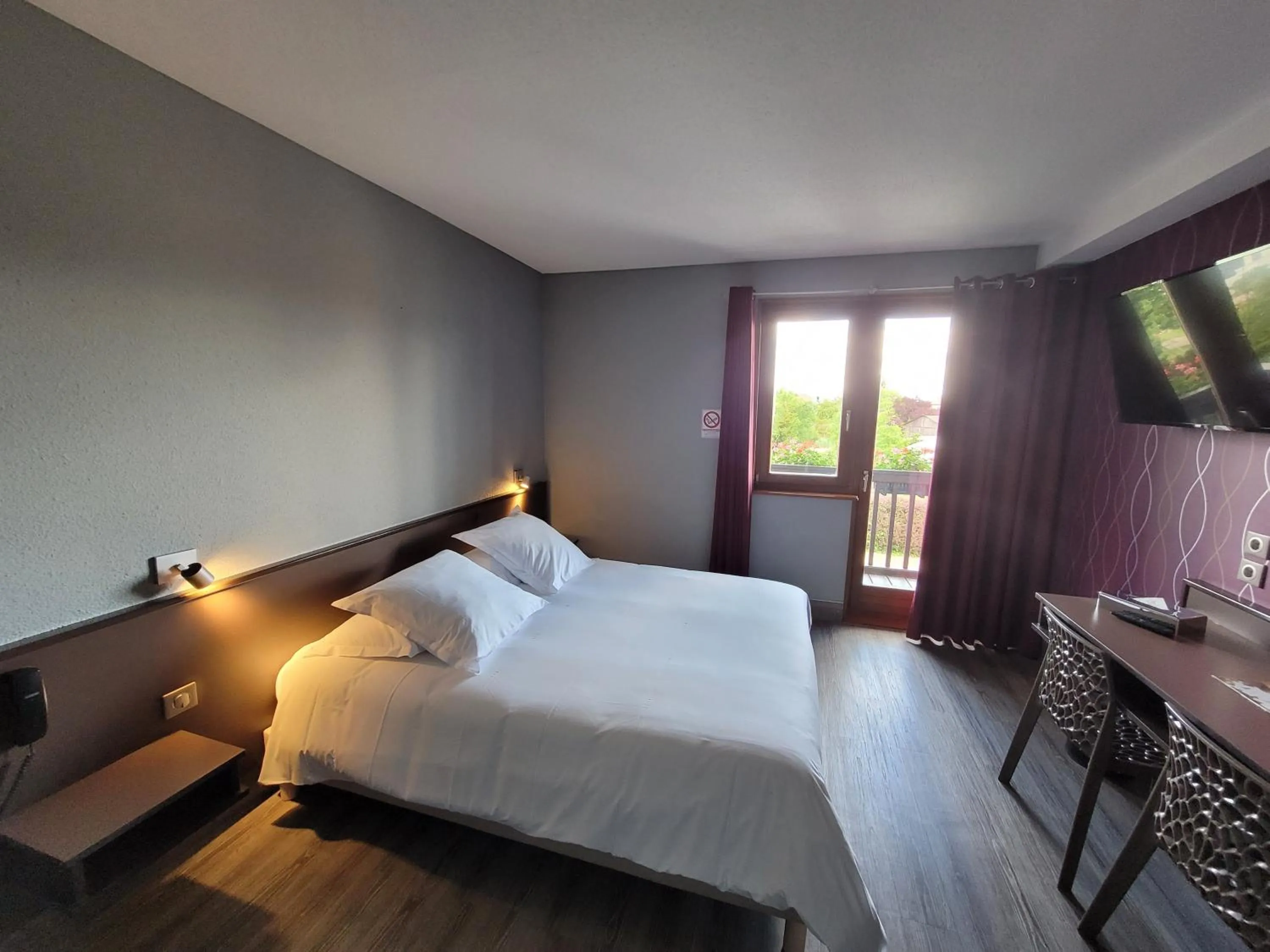 Photo of the whole room, Bed in Hôtel Restaurant Les Alizés