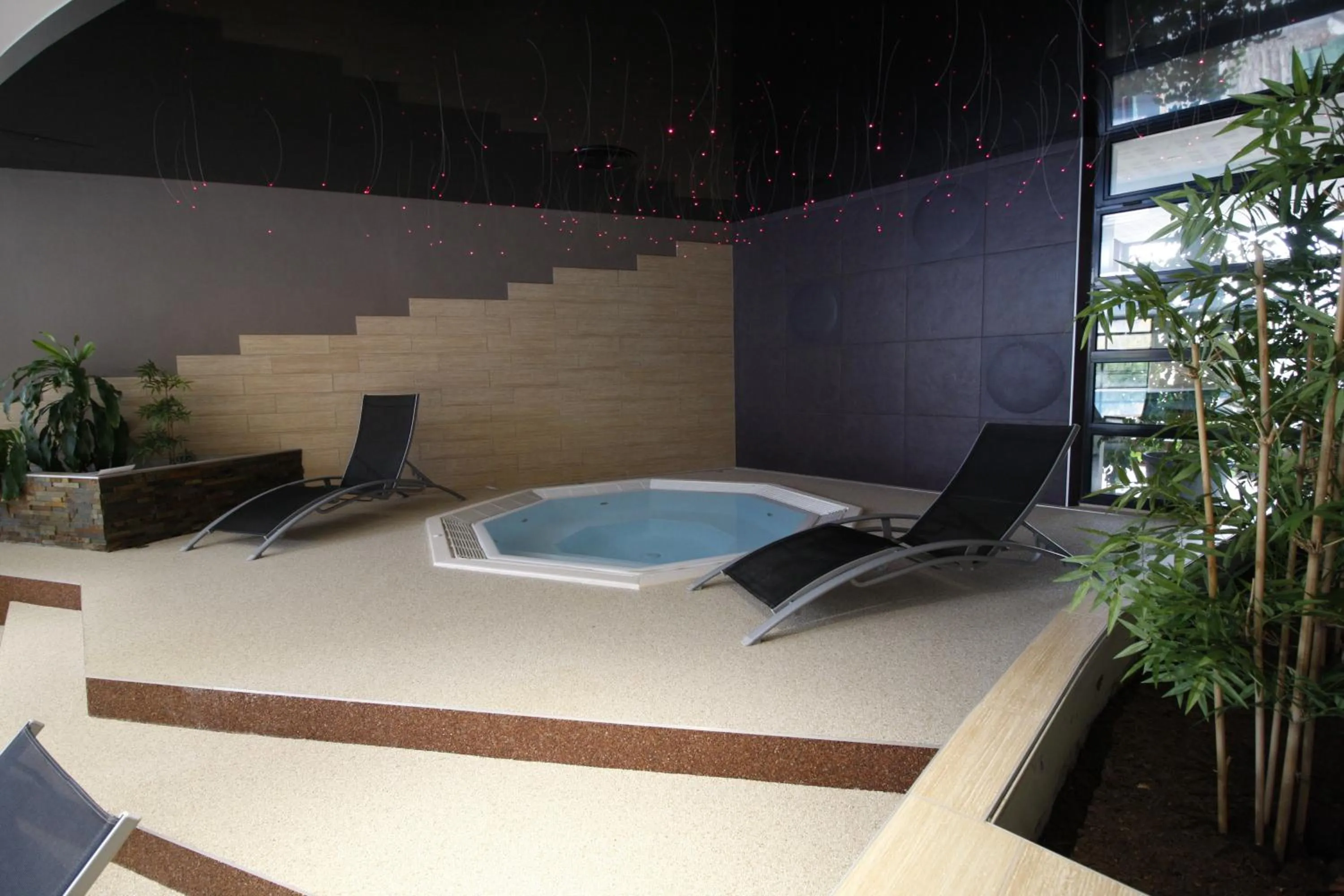 Spa and wellness centre/facilities in Hôtel Restaurant Les Alizés