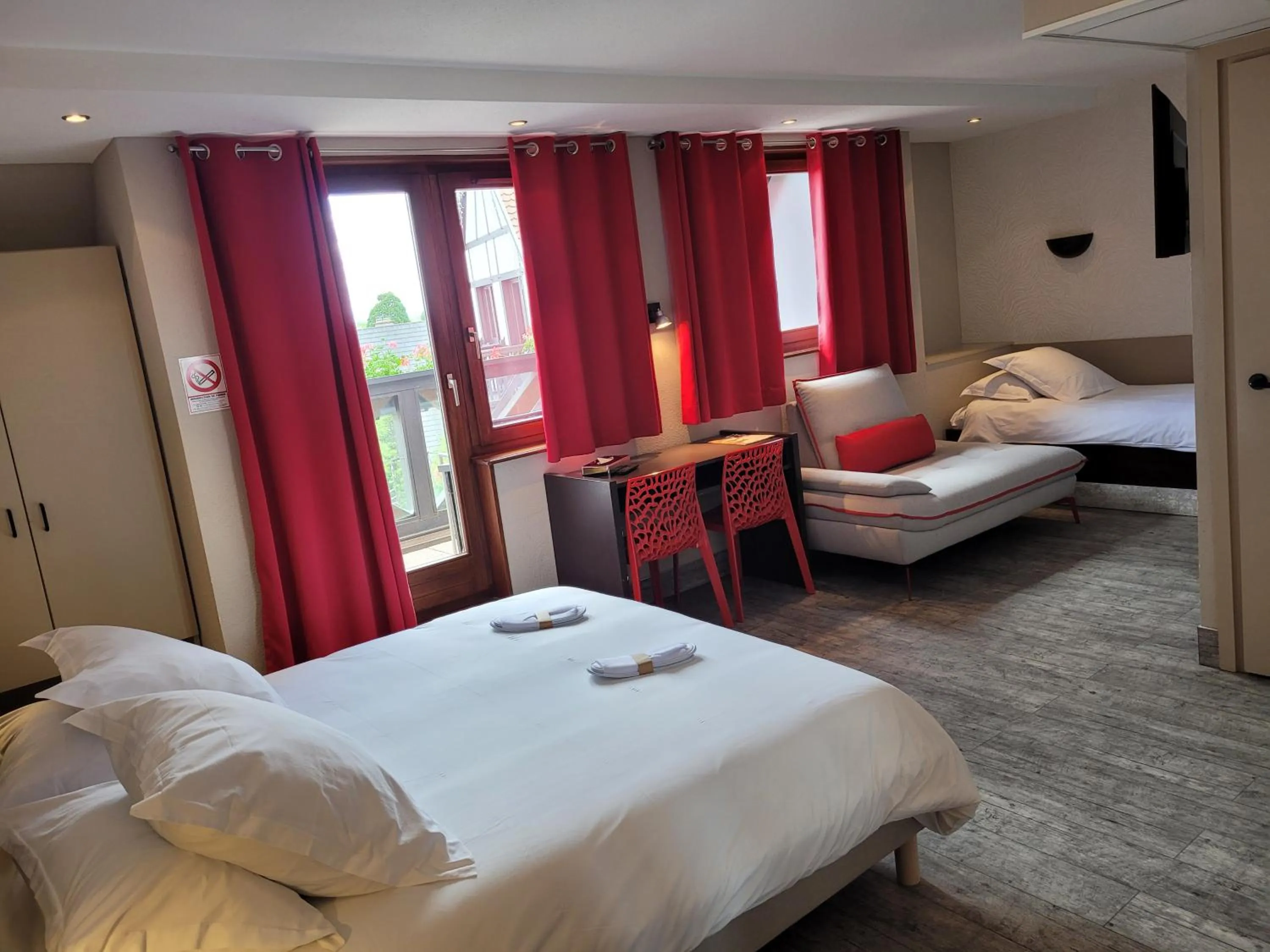 Bedroom, Bed in Hôtel Restaurant Les Alizés