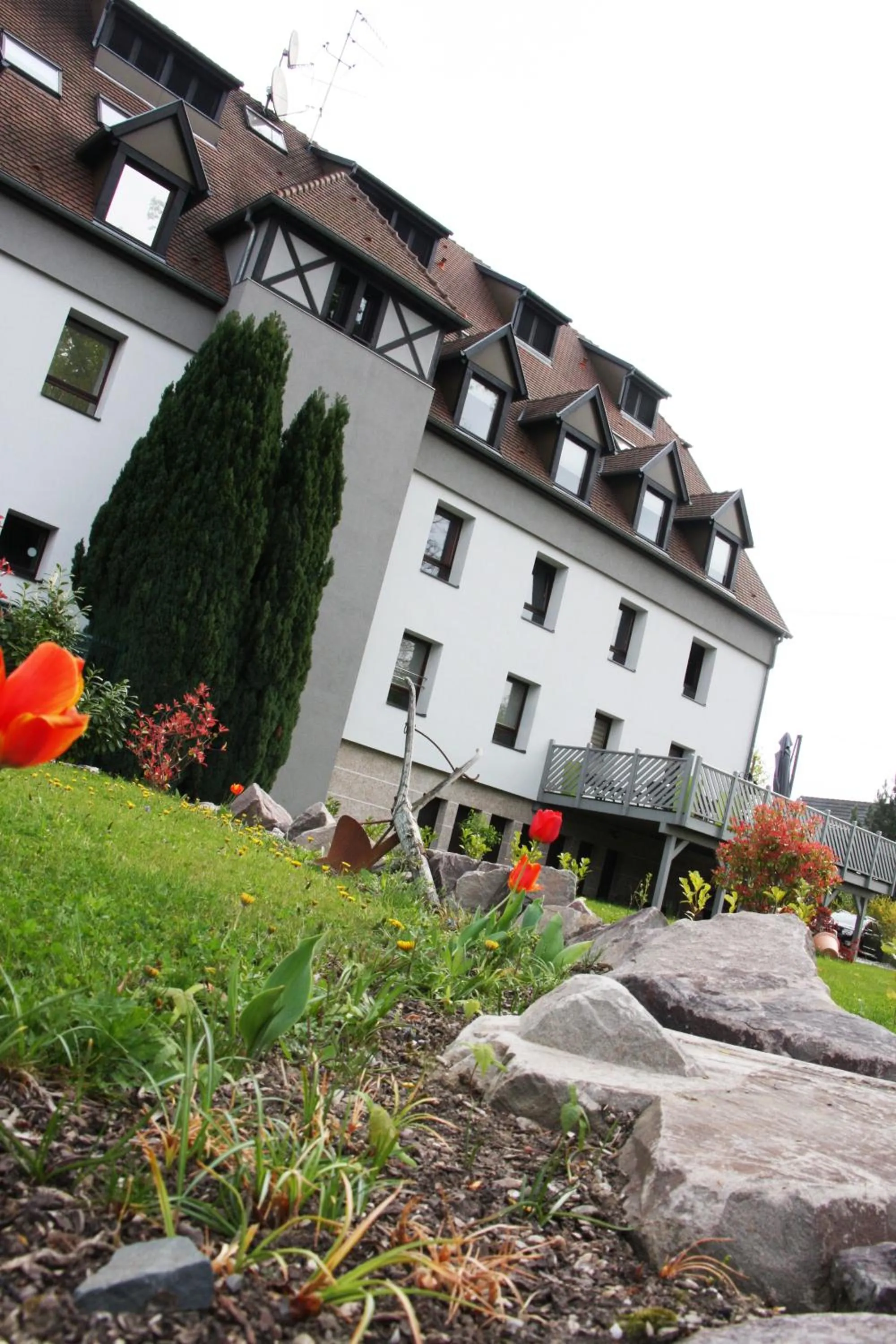 Property building in Hôtel Restaurant Les Alizés