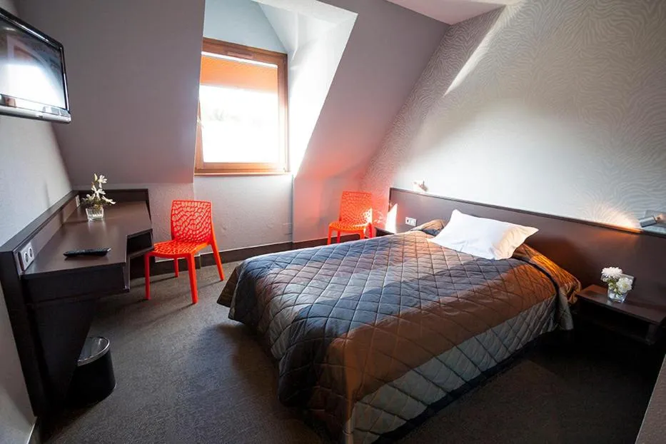 Photo of the whole room, Bed in Hôtel Restaurant Les Alizés