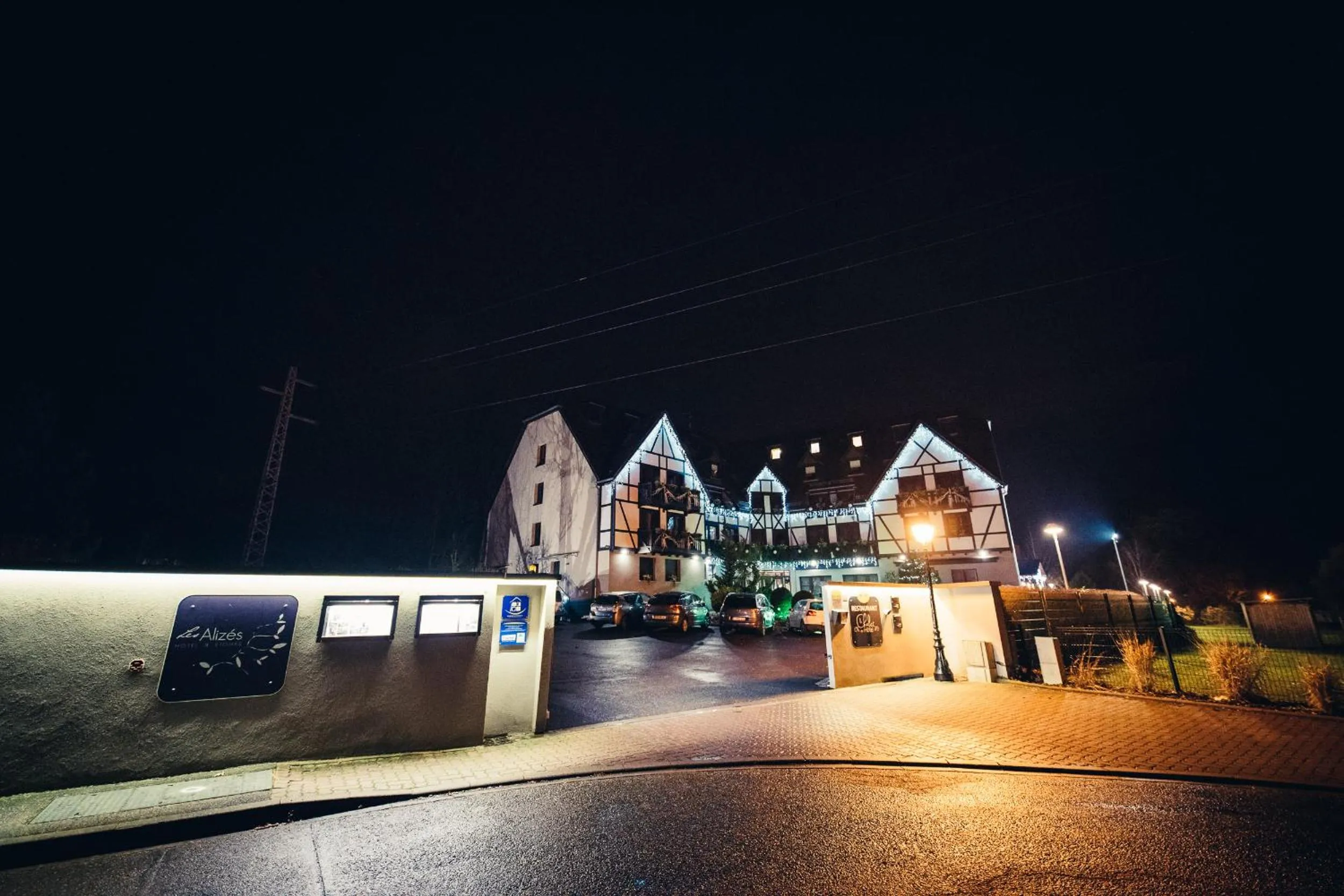Facade/entrance in Hôtel Restaurant Les Alizés