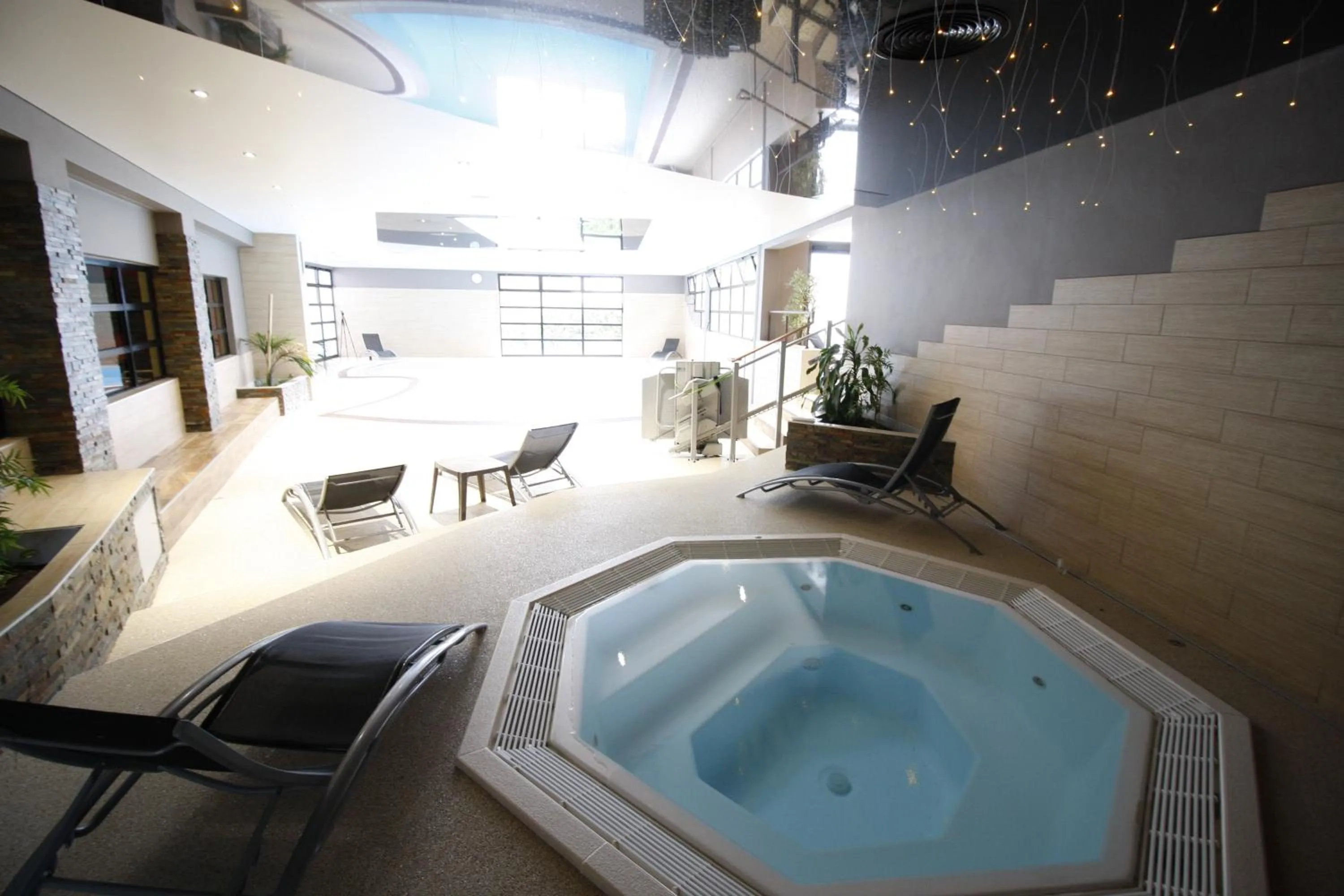 Spa and wellness centre/facilities in Hôtel Restaurant Les Alizés