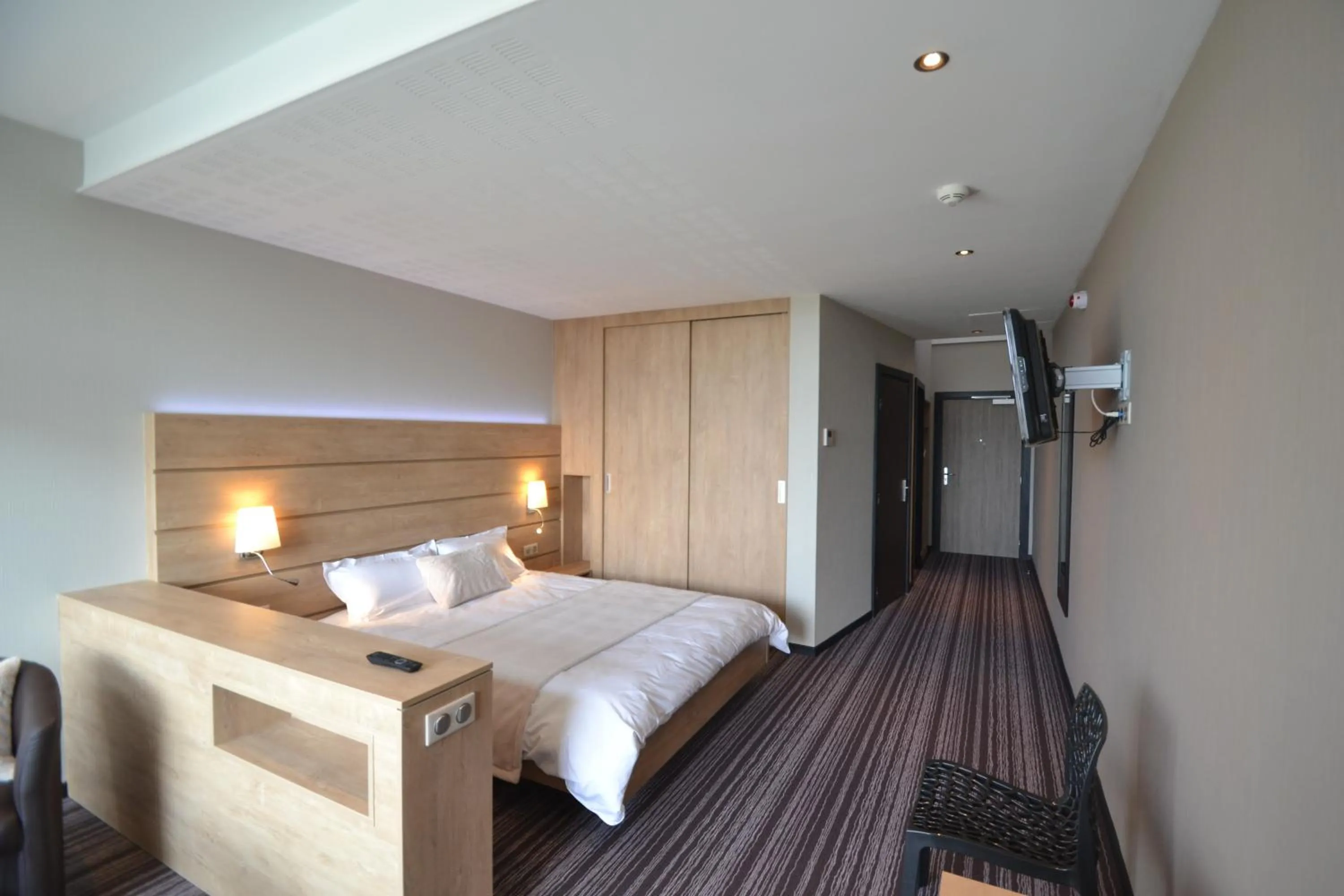 Photo of the whole room, Bed in Hôtel Restaurant Les Alizés