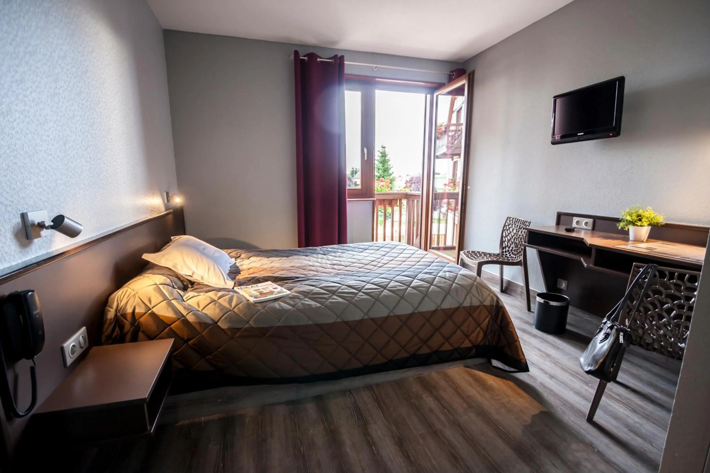 Photo of the whole room, Bed in Hôtel Restaurant Les Alizés