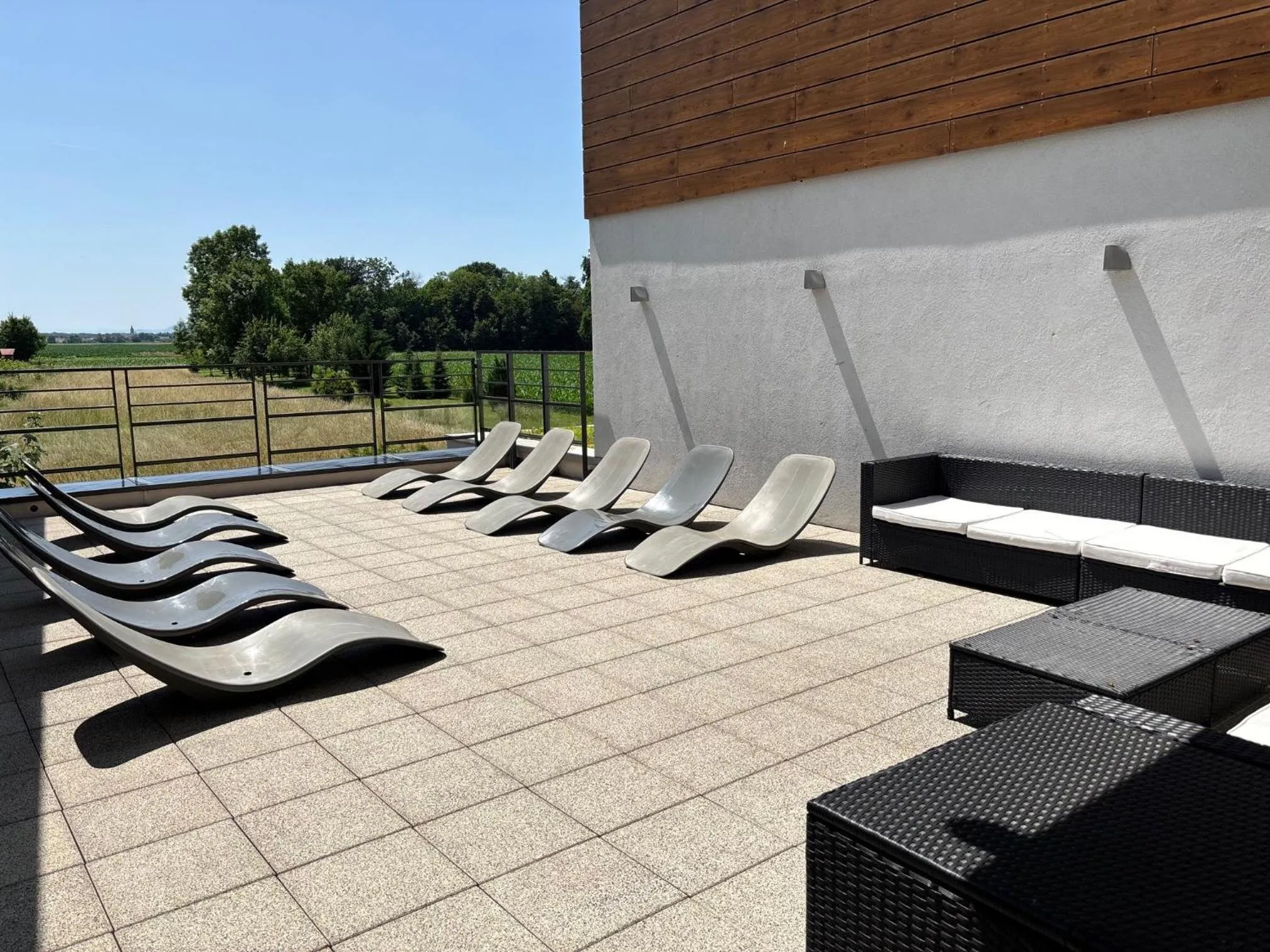 Patio in Hôtel Restaurant Les Alizés