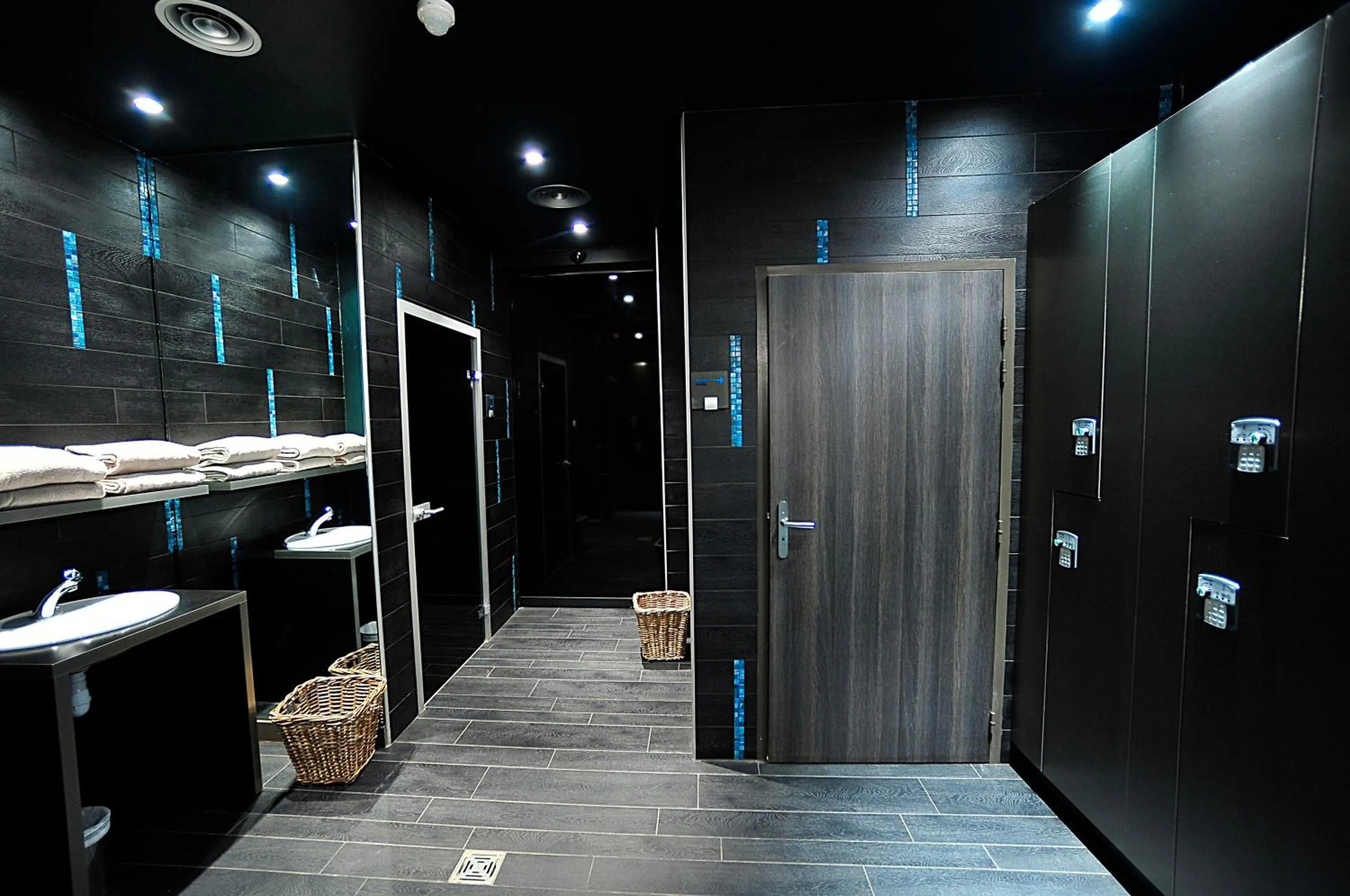 Spa and wellness centre/facilities in B&B HOME Lyon Centre Berthelot