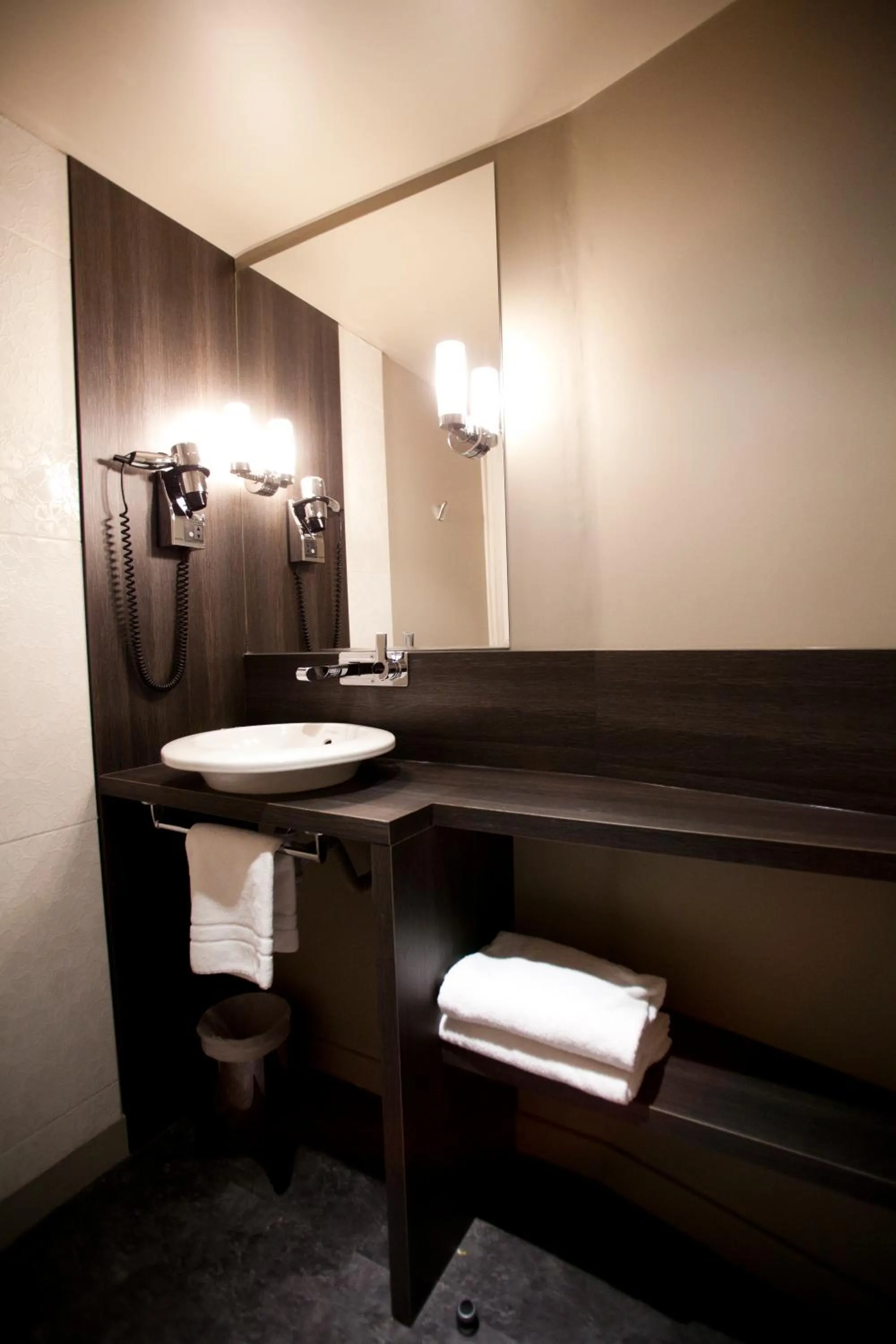 Bathroom in B&B HOME Lyon Centre Berthelot