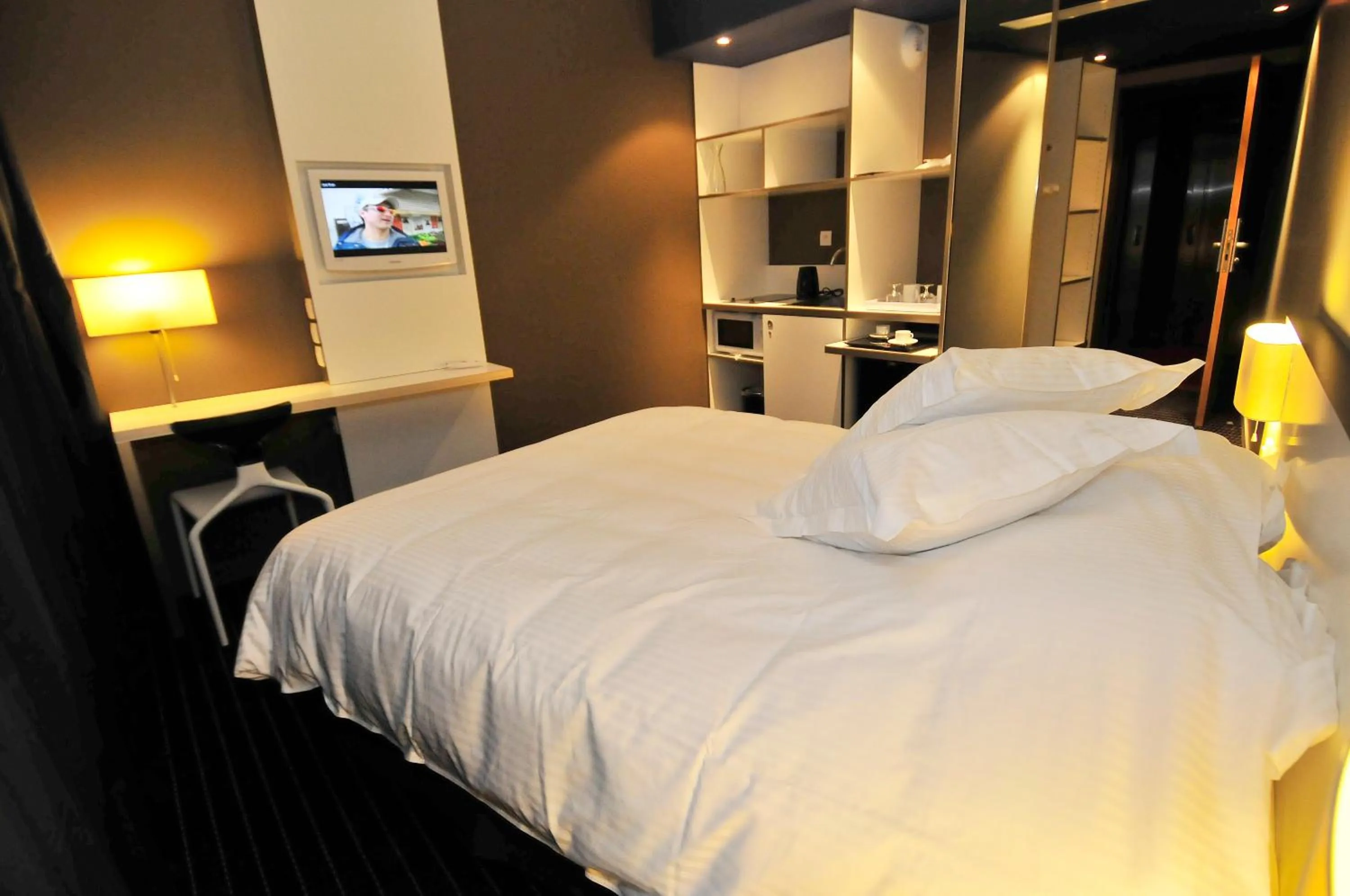 Bed in B&B HOME Lyon Centre Berthelot