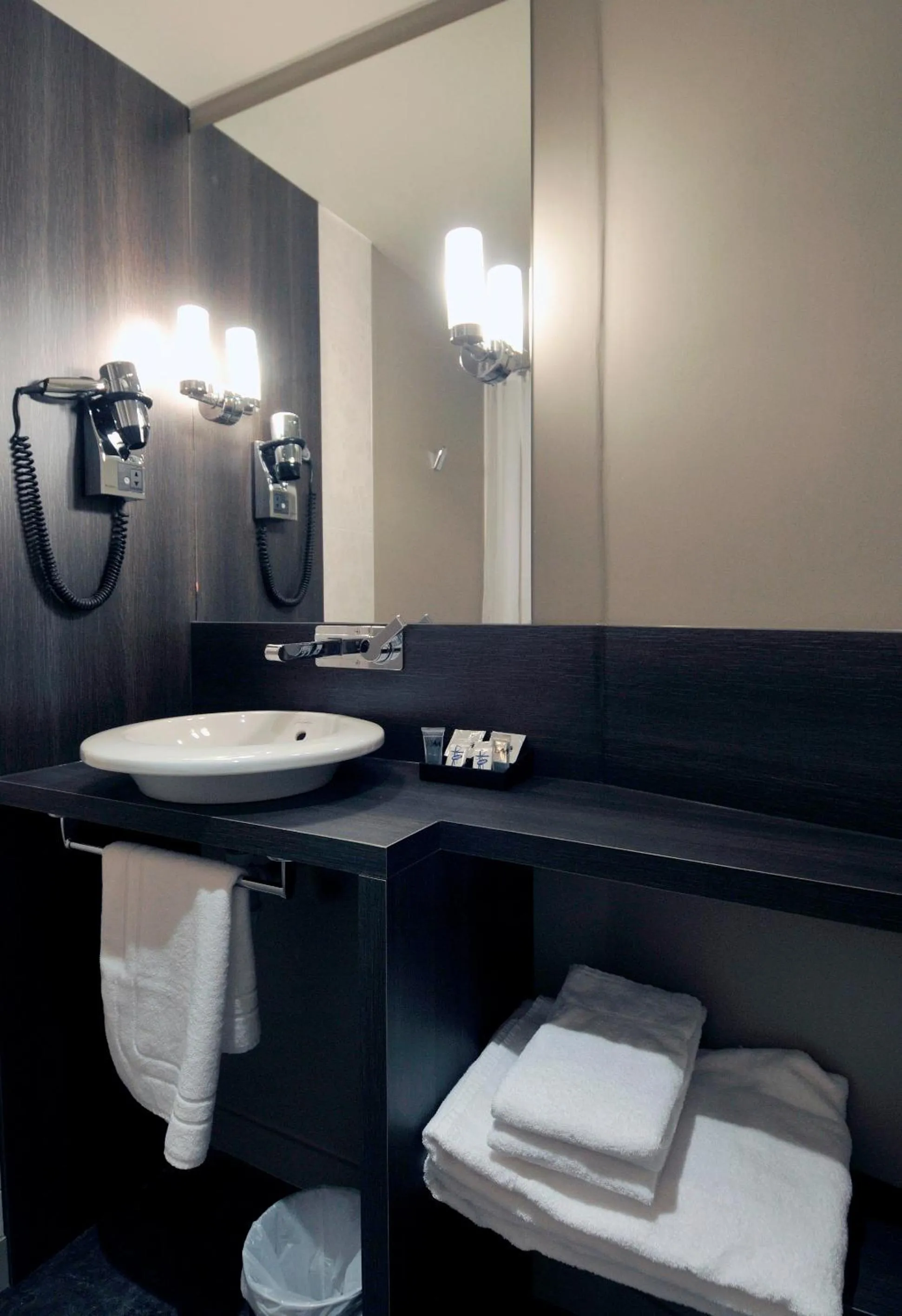 Bathroom in B&B HOME Lyon Centre Berthelot