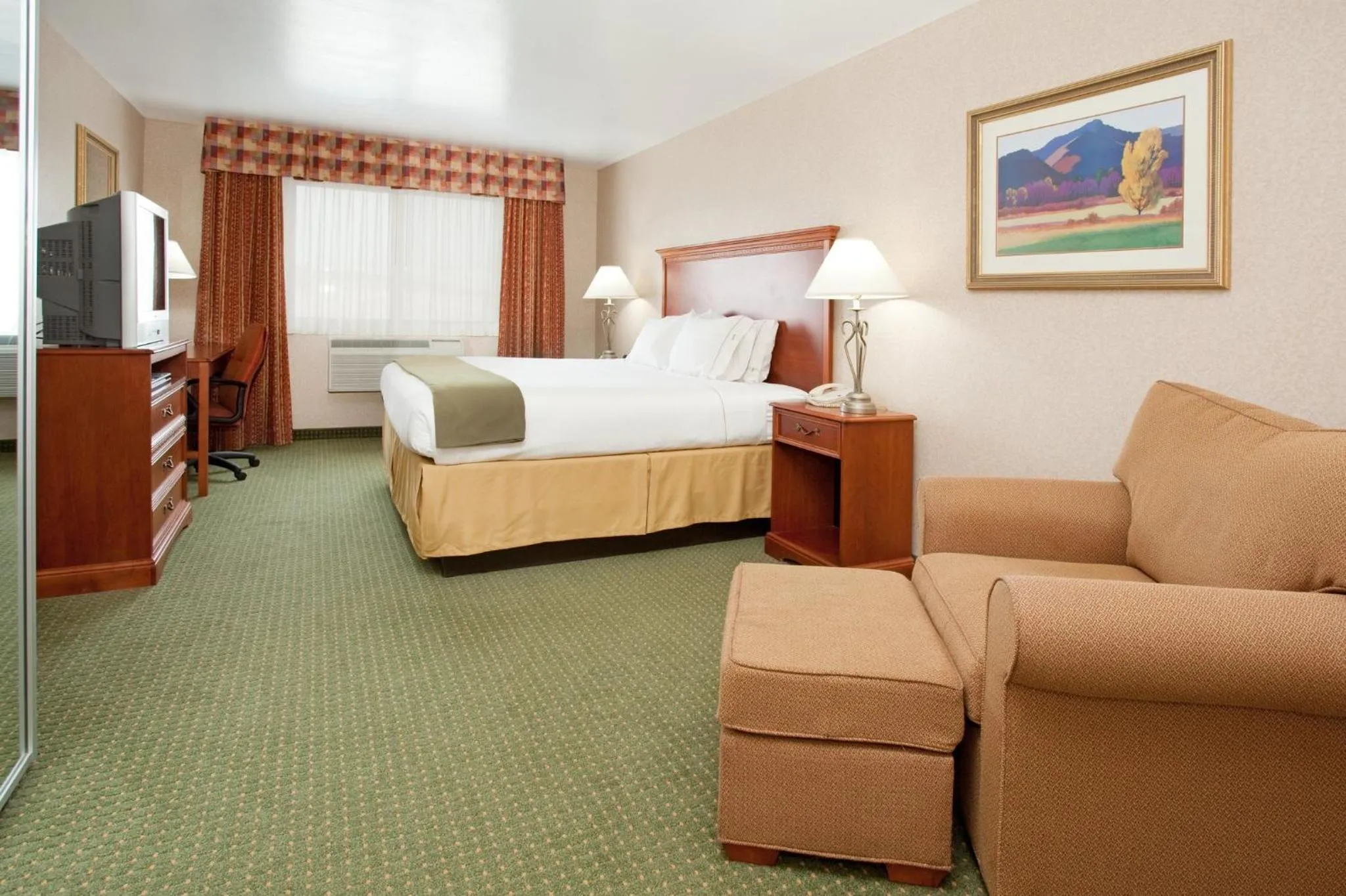 Photo of the whole room, Bed in Holiday Inn Express Hotel & Suites Gunnison by IHG