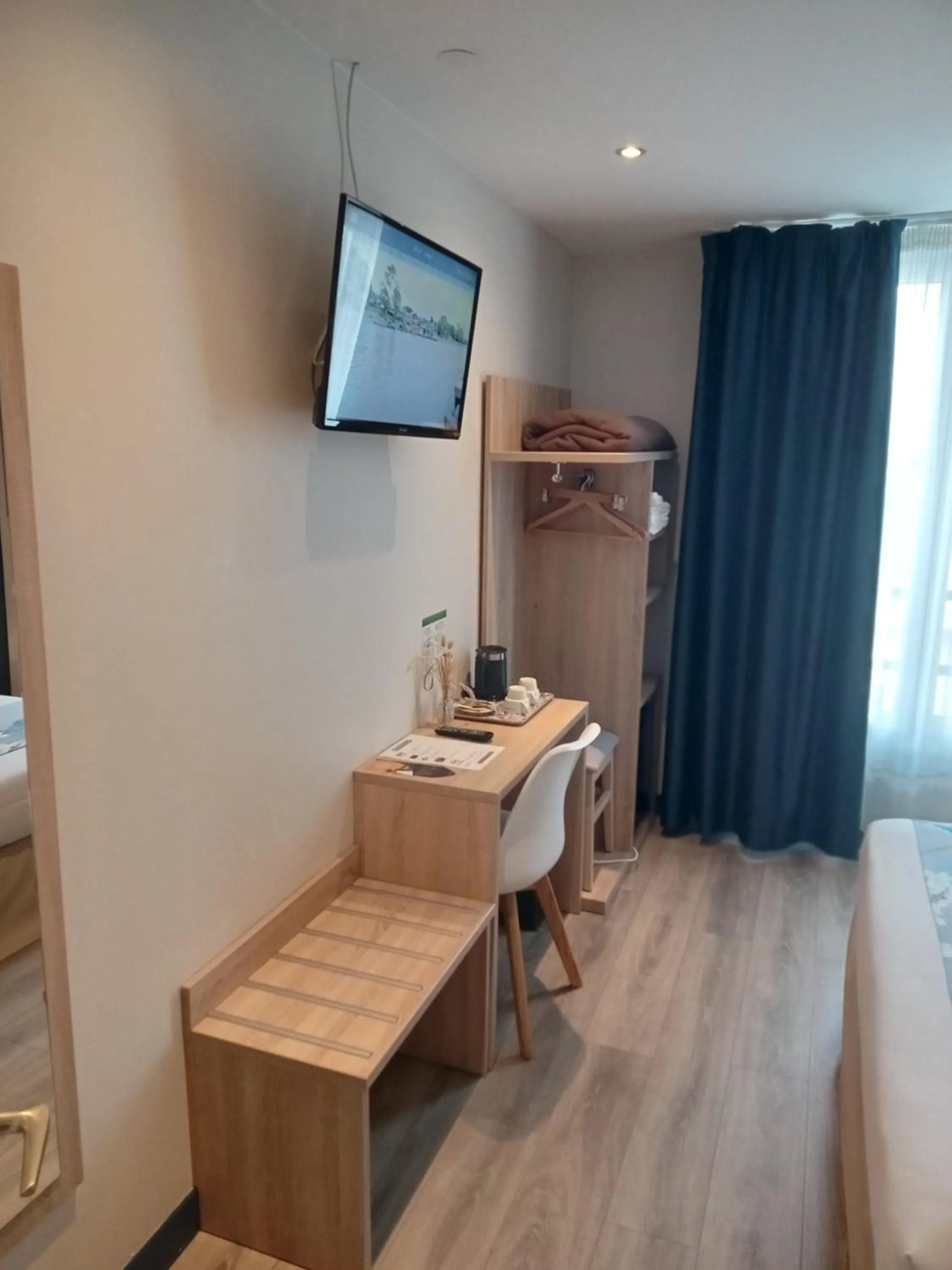 Bed in Hotel Modern Est