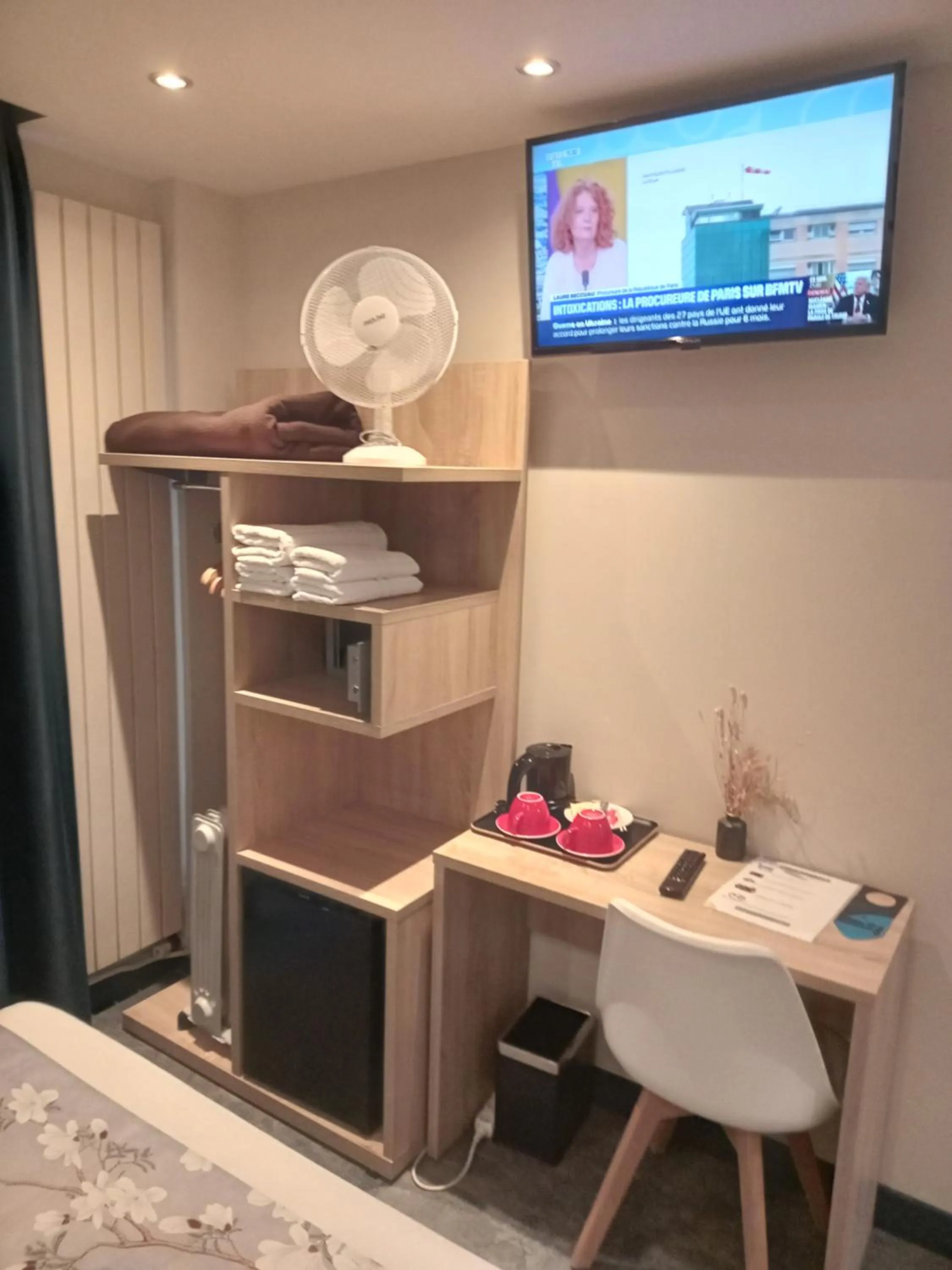 Bed in Hotel Modern Est