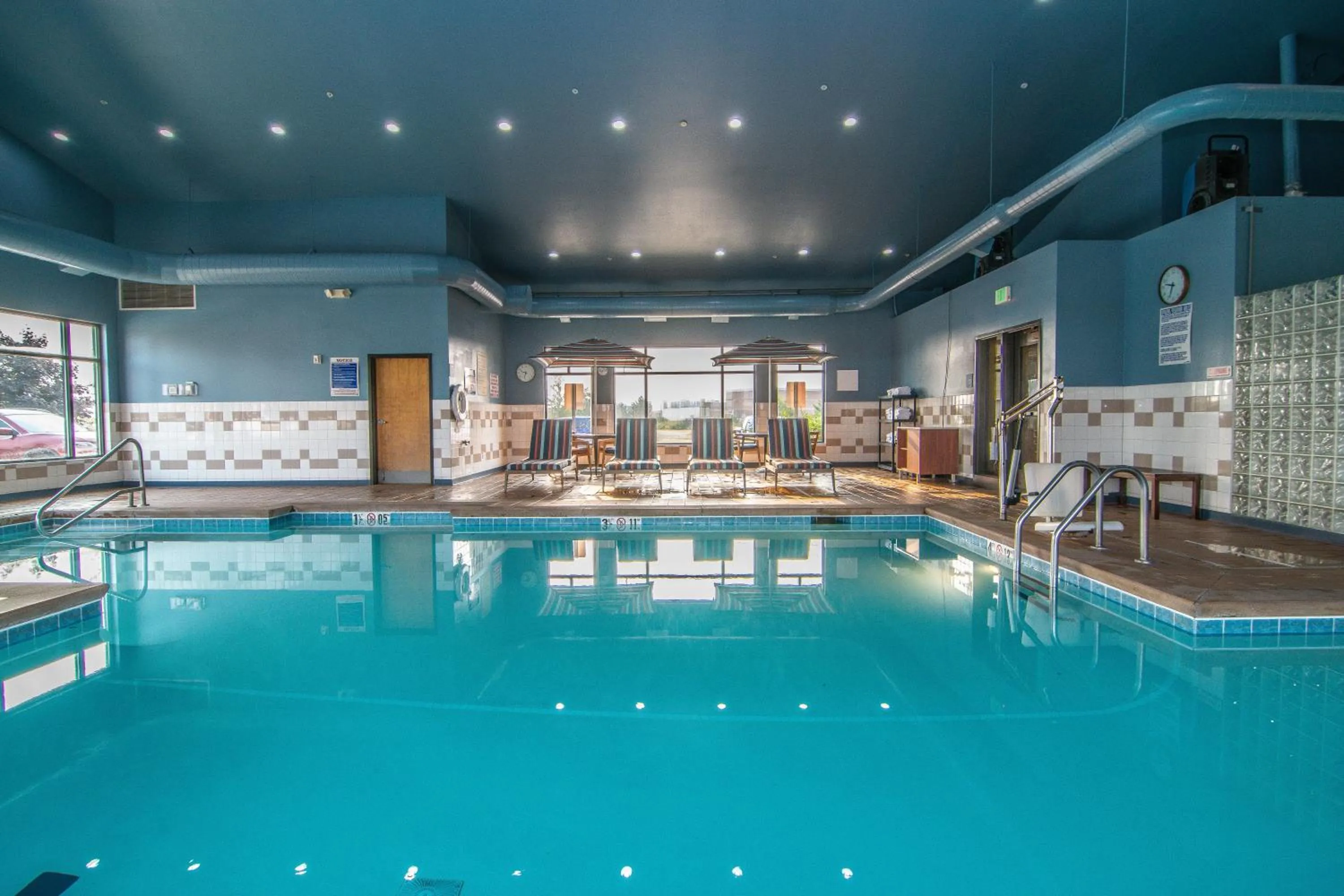 Swimming pool in Holiday Inn Express Hotel & Suites Kalispell by IHG