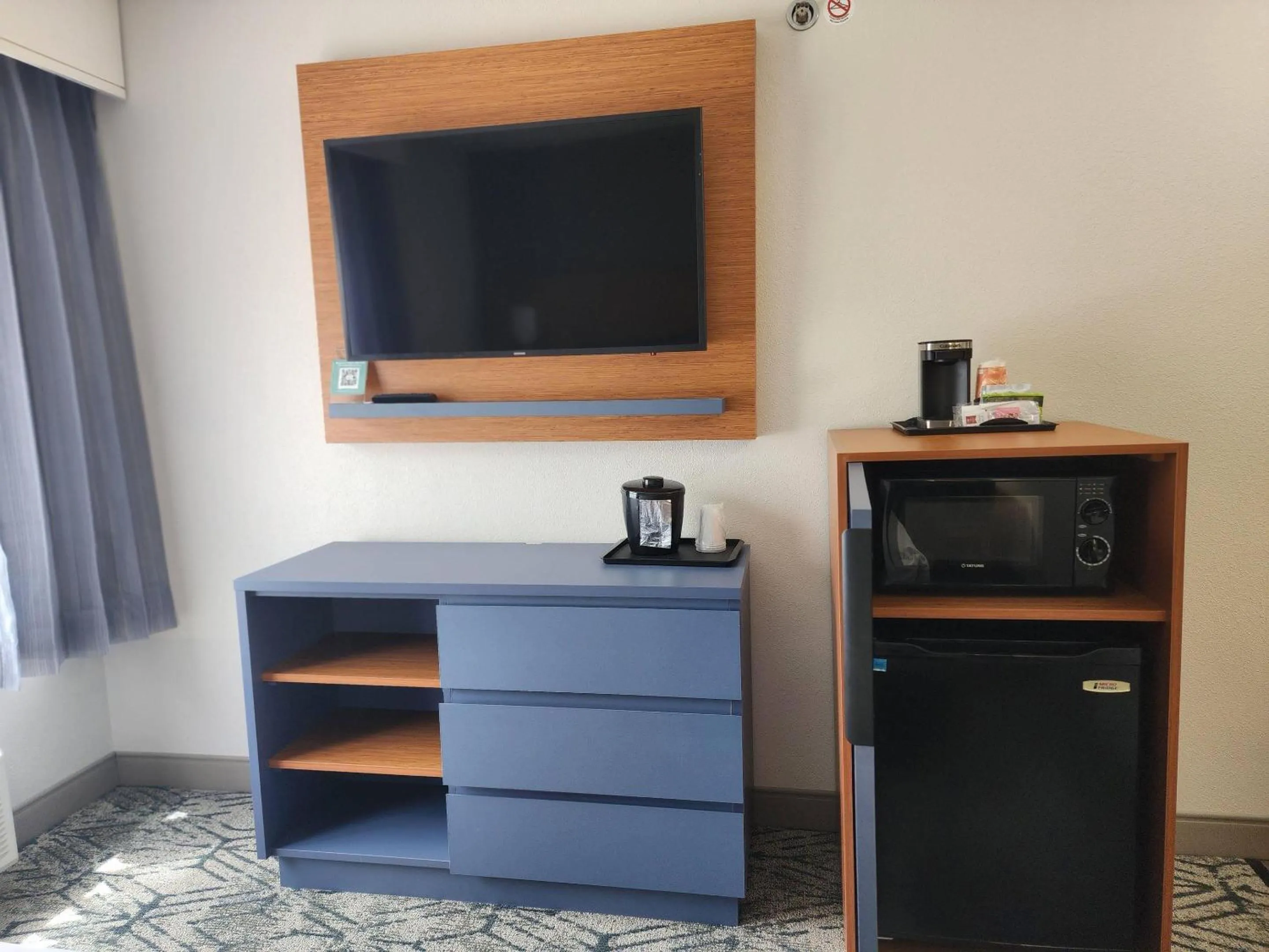 Bedroom in Country Inn & Suites by Radisson, Dahlgren-King George, VA