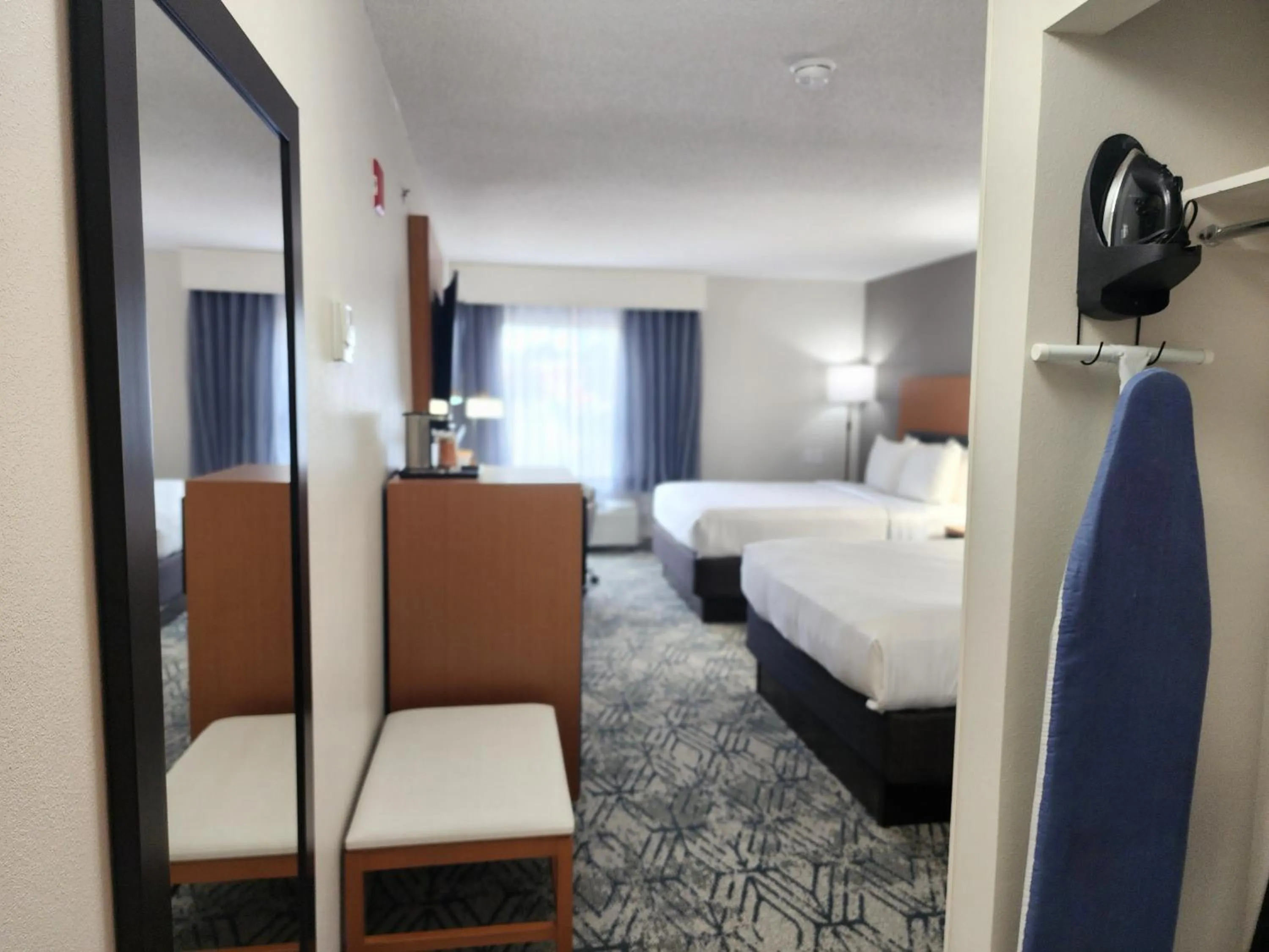 Bed in Country Inn & Suites by Radisson, Dahlgren-King George, VA