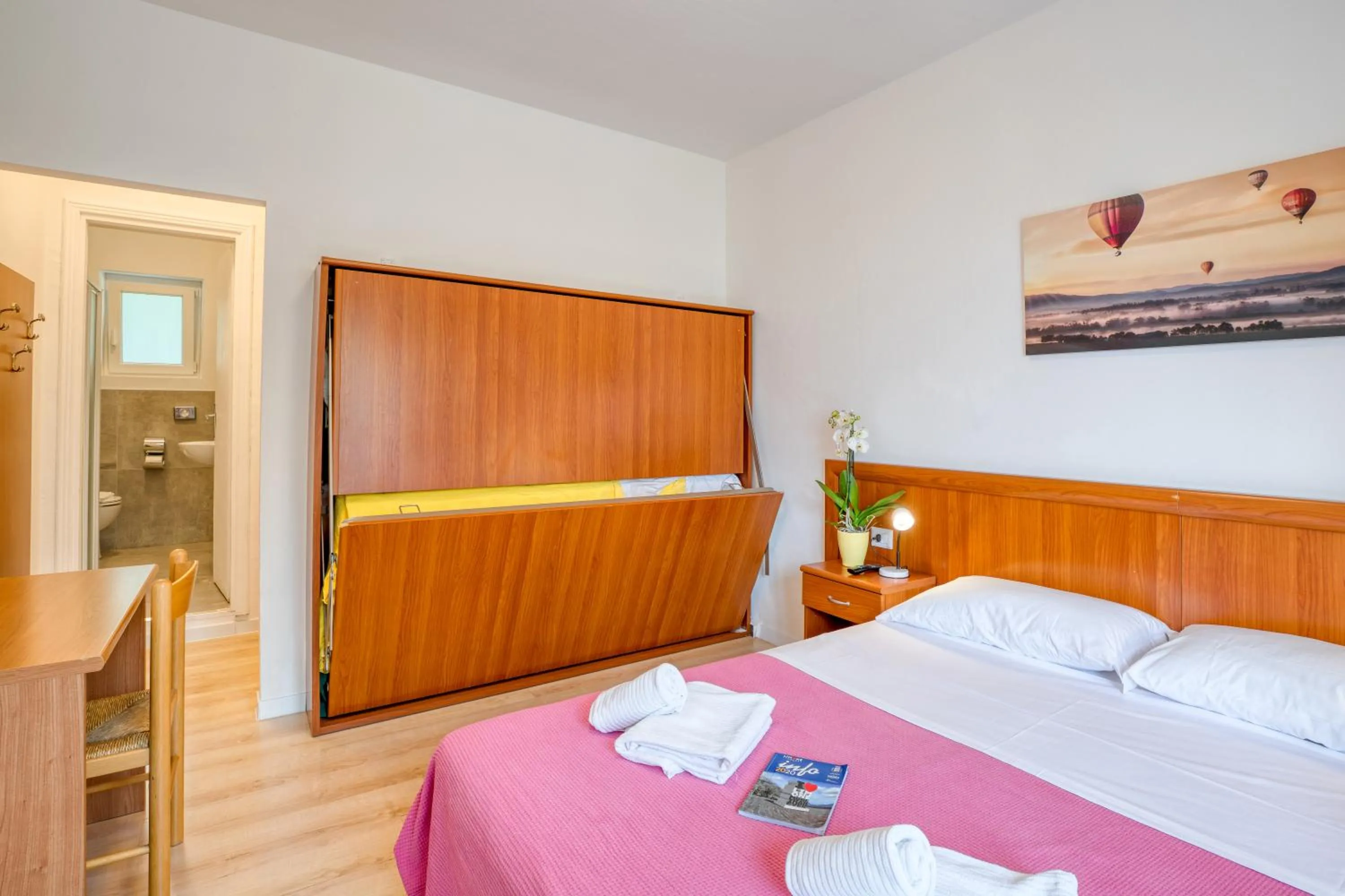 Bathroom, Bed in Hotel Casa Piantoni