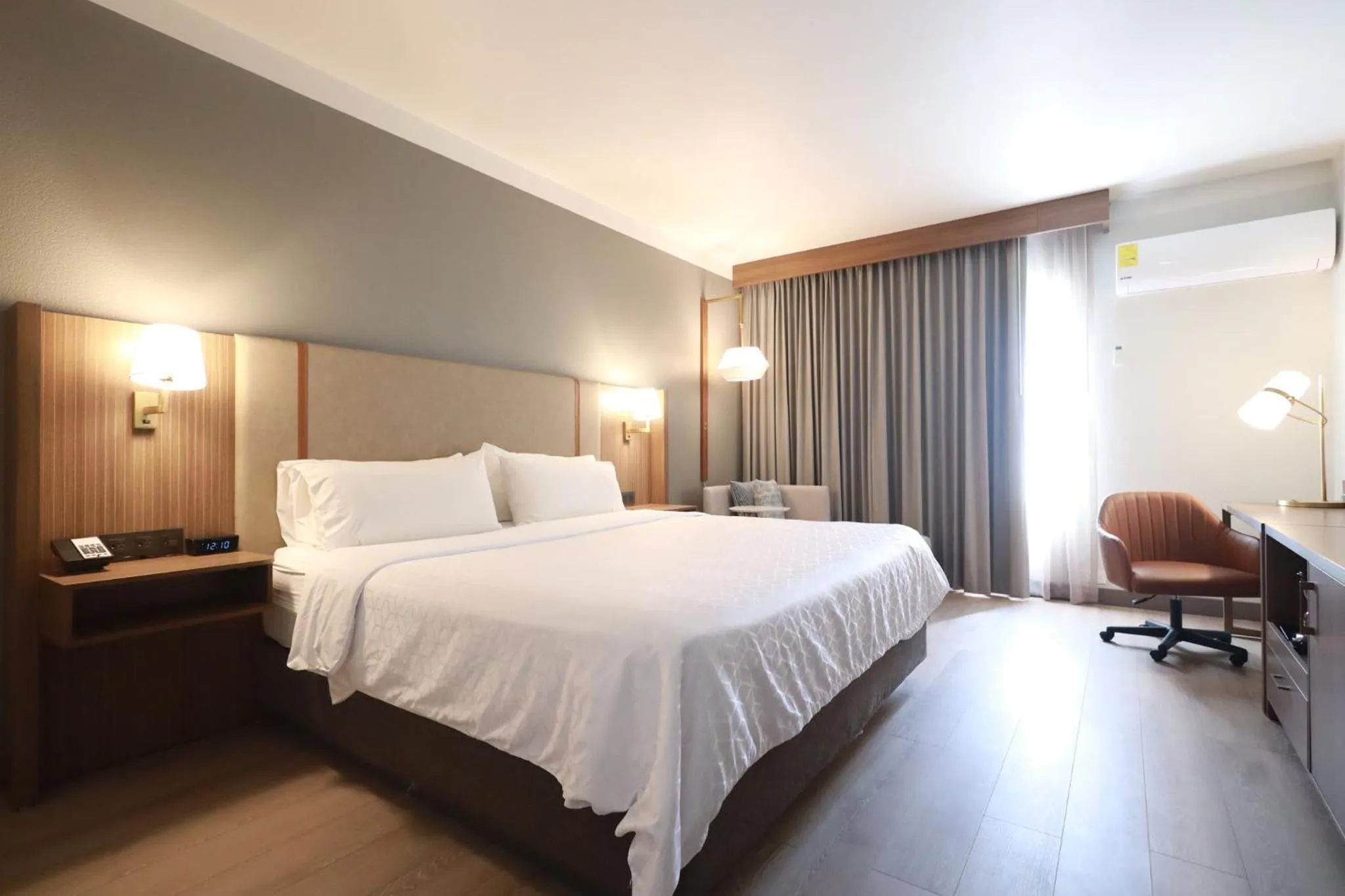 Photo of the whole room, Bed in Holiday Inn Durango by IHG