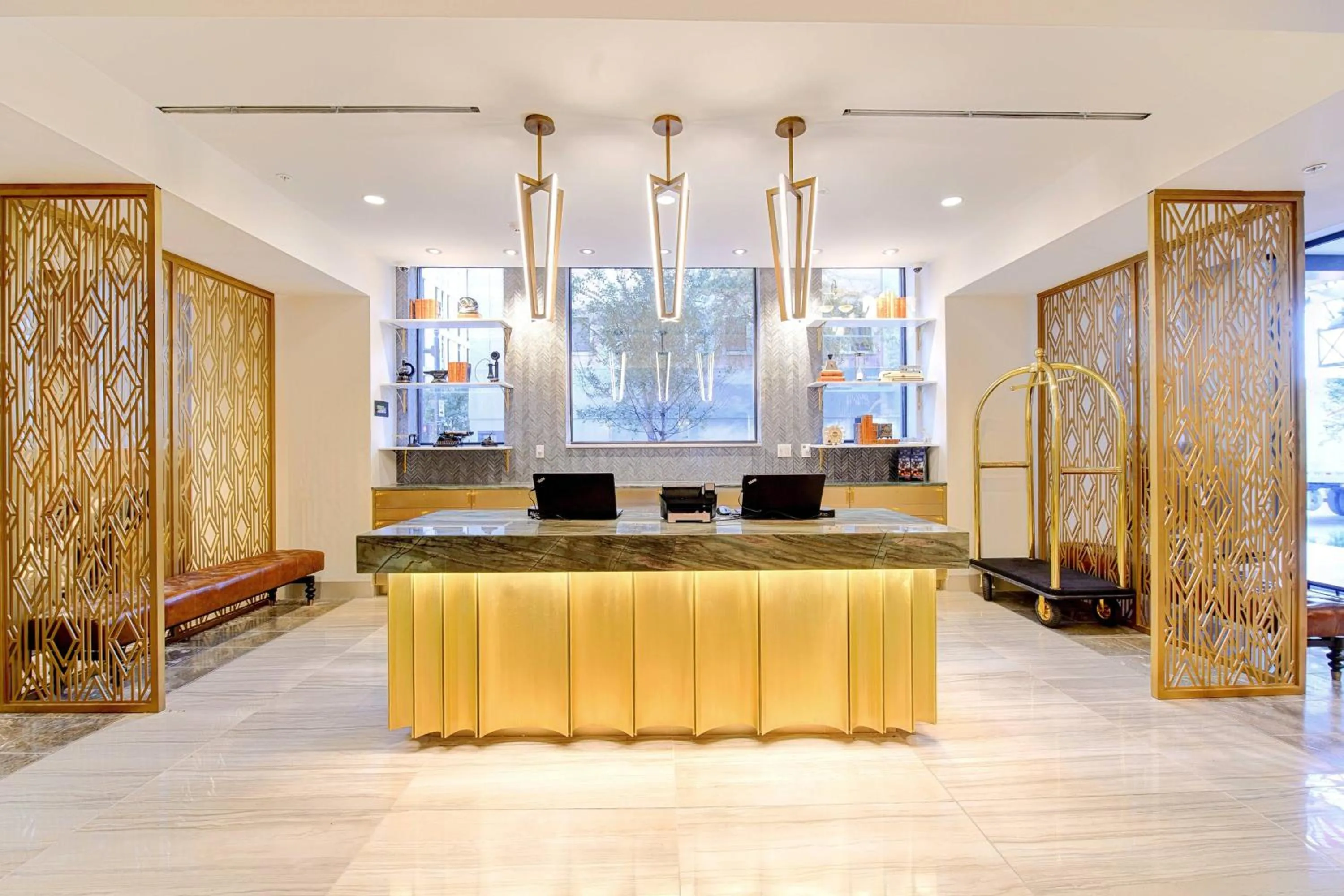 Lobby or reception in WATERMARK Baton Rouge, Autograph Collection