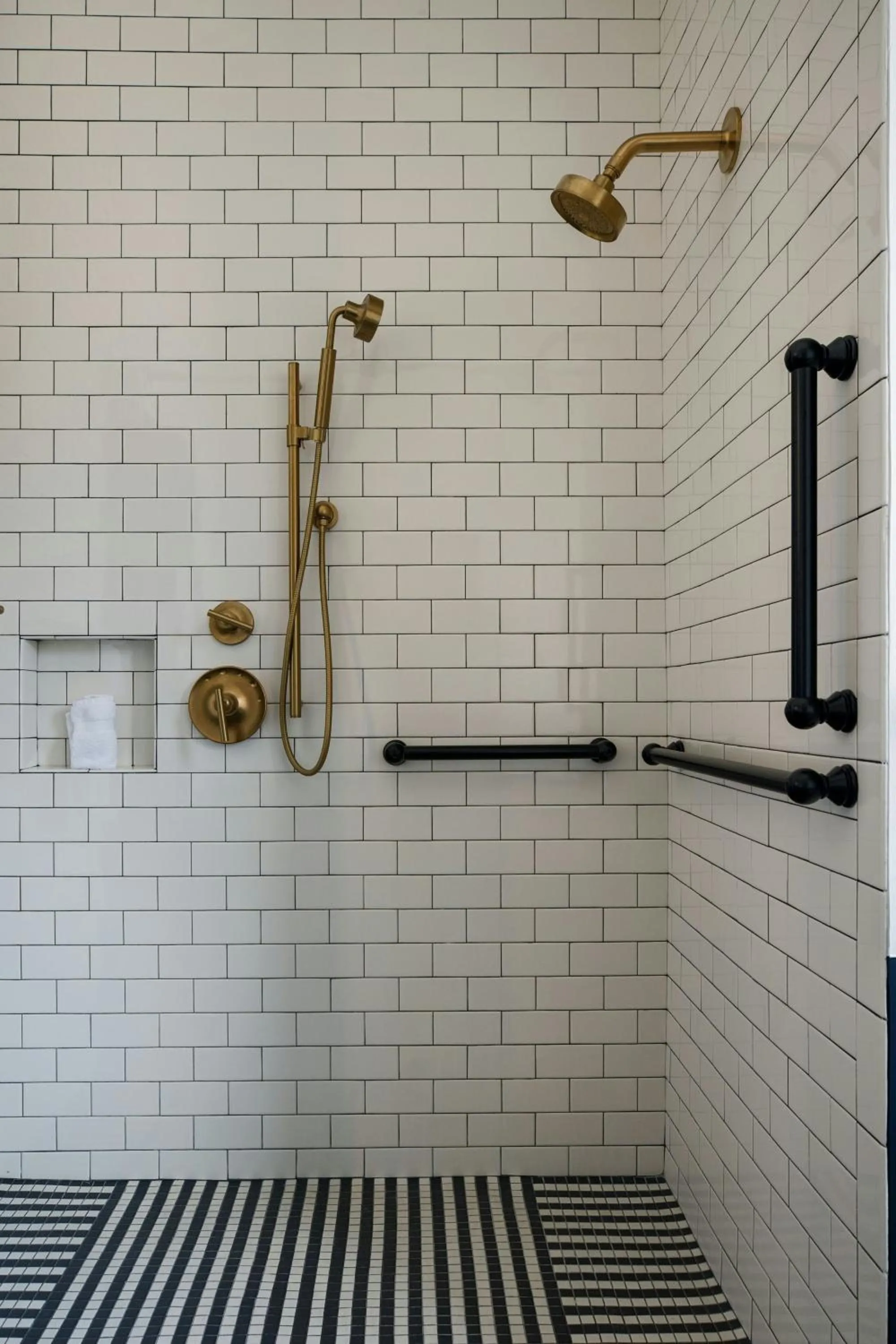 Bathroom in WATERMARK Baton Rouge, Autograph Collection