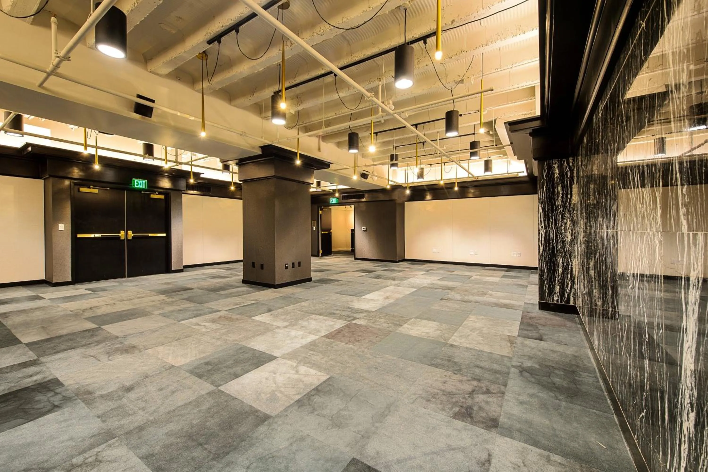 Meeting/conference room in WATERMARK Baton Rouge, Autograph Collection