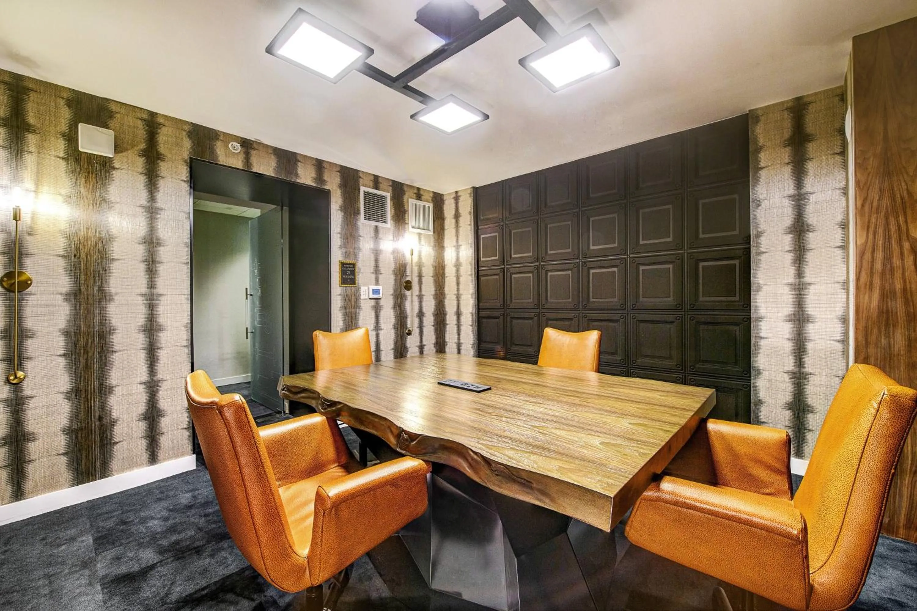 Meeting/conference room in WATERMARK Baton Rouge, Autograph Collection