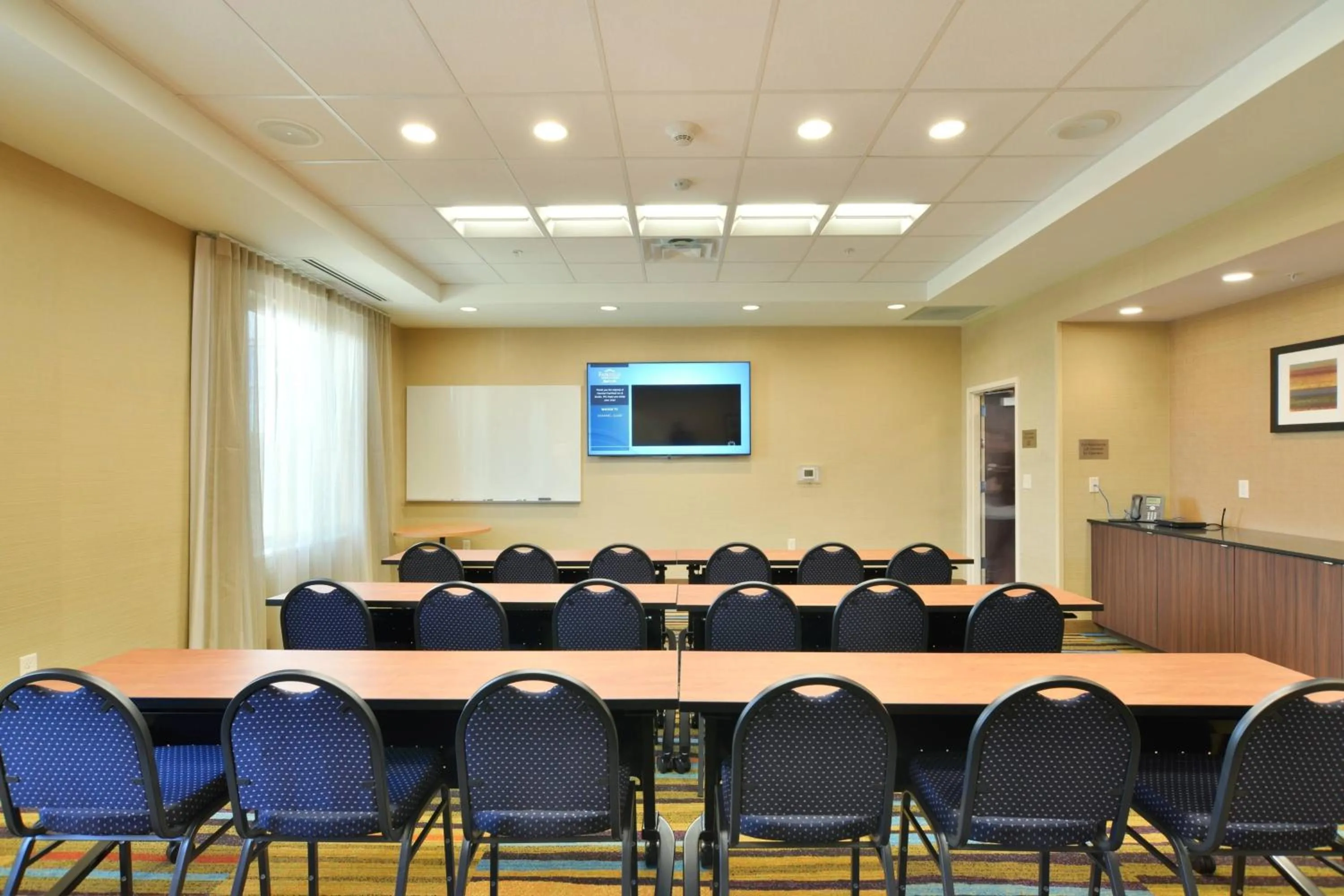 Meeting/conference room in Fairfield Inn & Suites by Marriott Eau Claire/Chippewa Falls