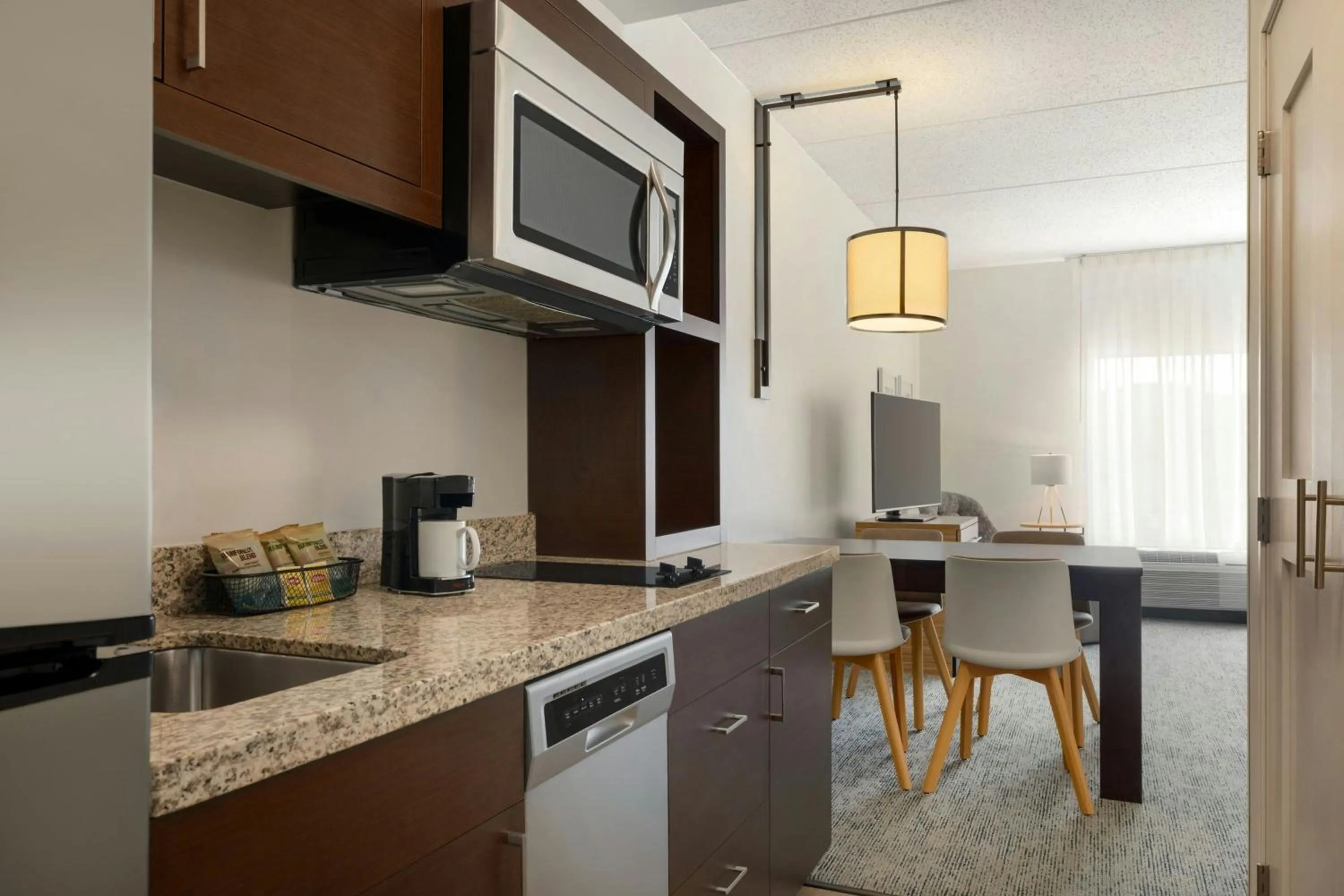 Kitchen or kitchenette in TownePlace Suites by Marriott Pittsburgh Harmarville