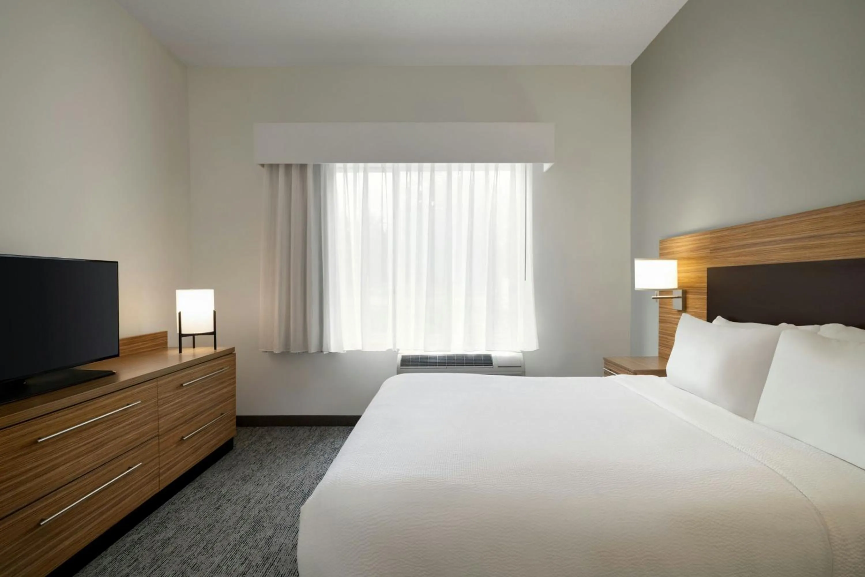 Bedroom, Bed in TownePlace Suites by Marriott Pittsburgh Harmarville