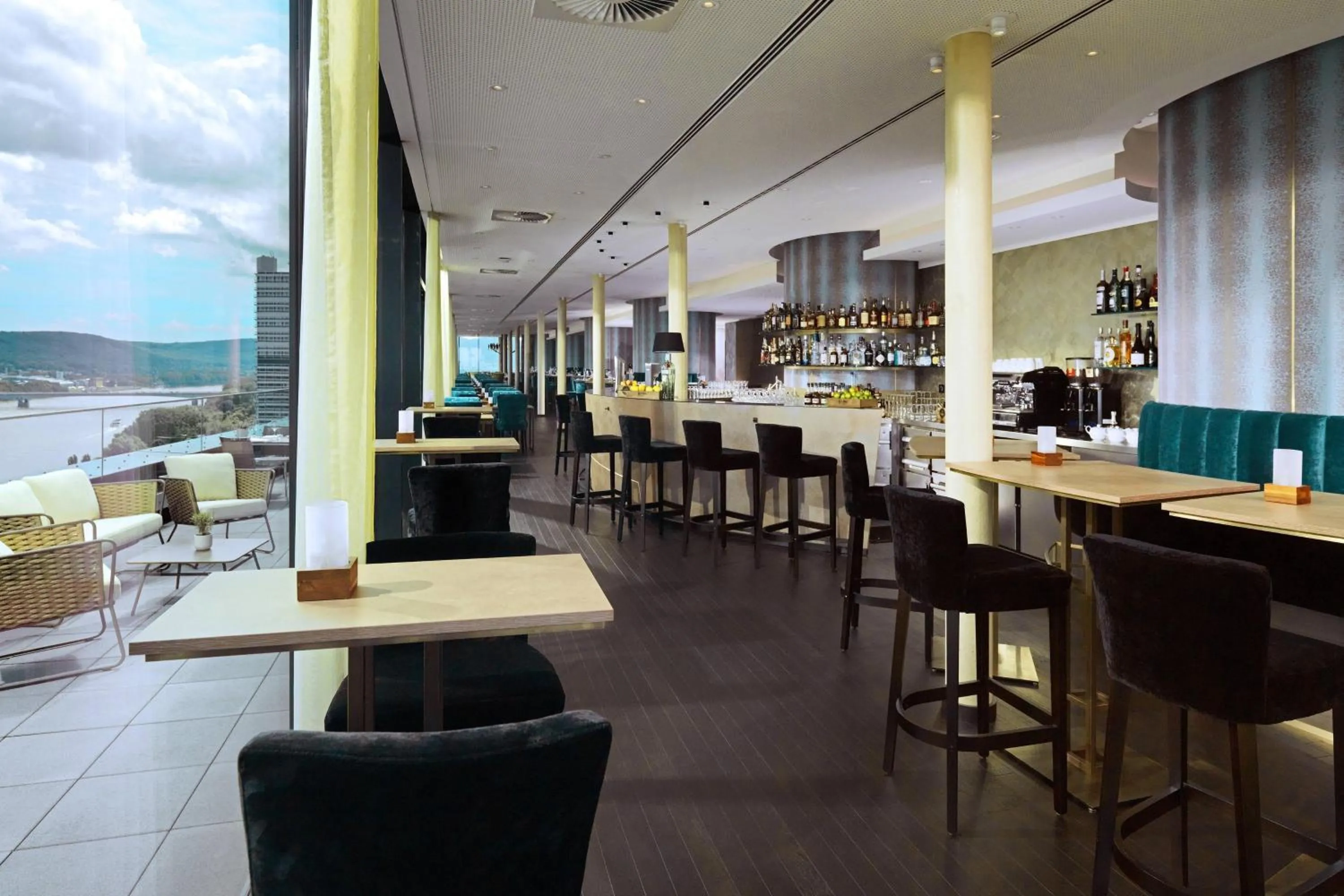 Lounge or bar in Bonn Marriott Hotel