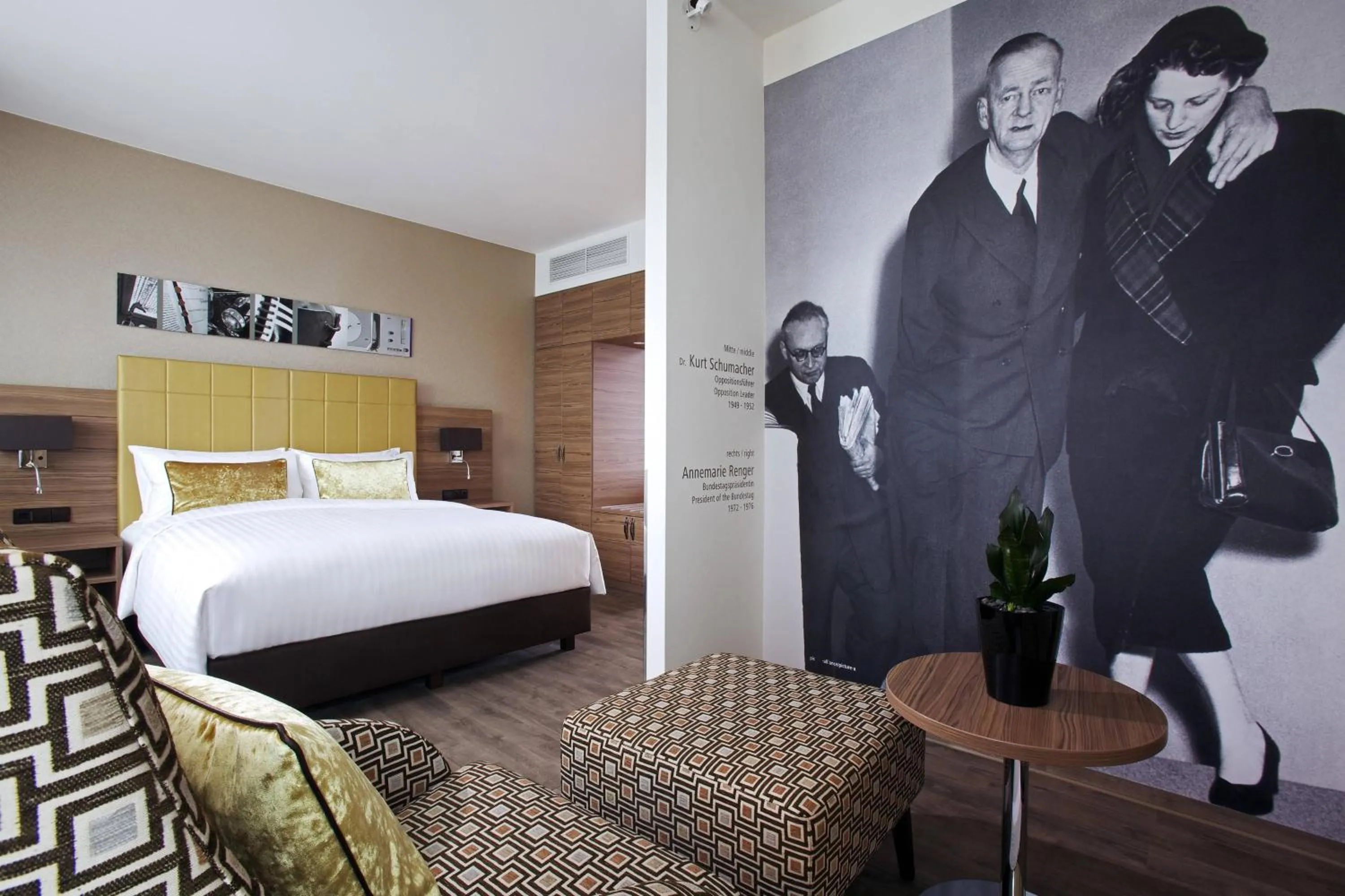 Photo of the whole room, Bed in Bonn Marriott Hotel