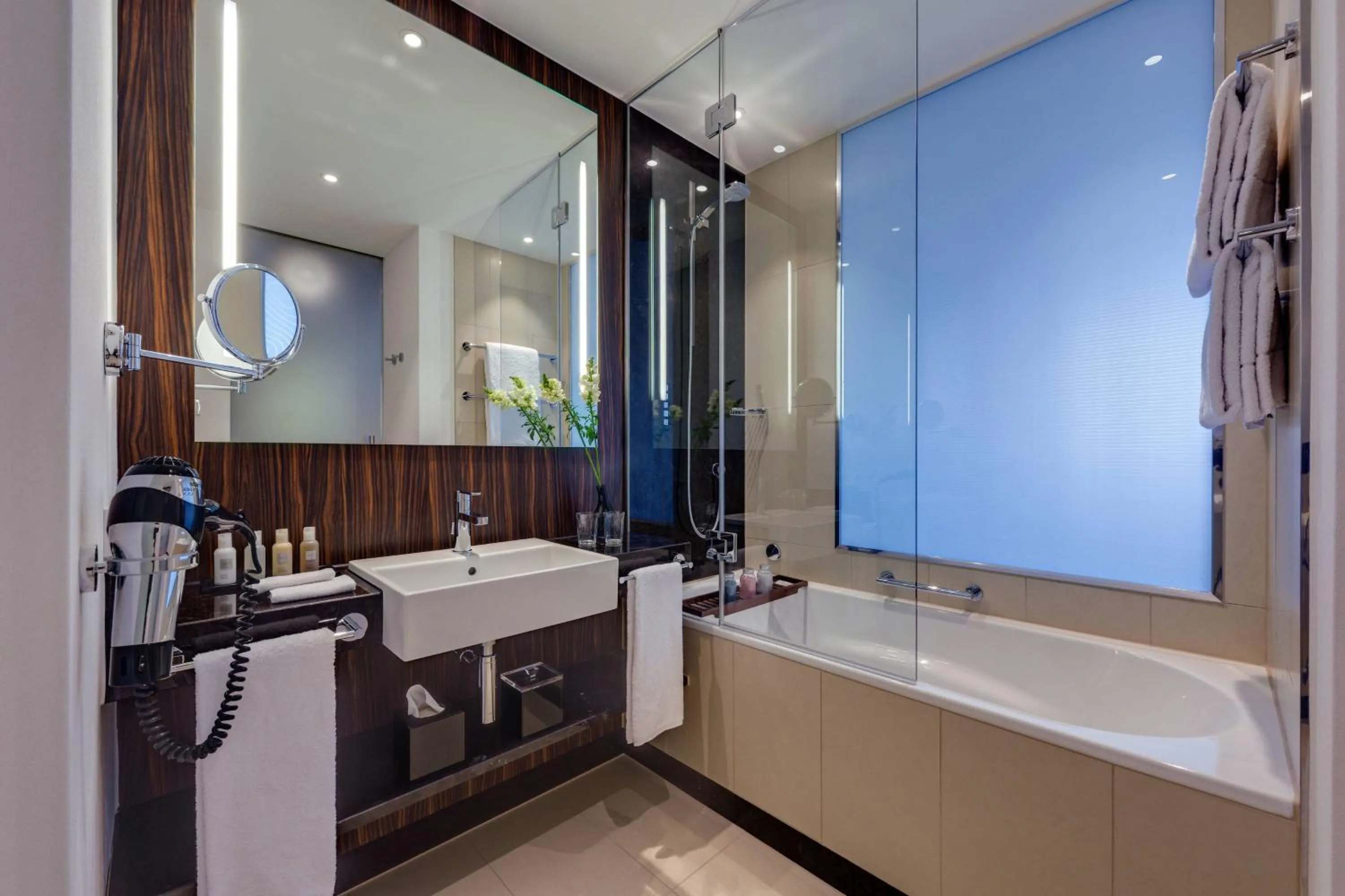 Bathroom in Bonn Marriott Hotel