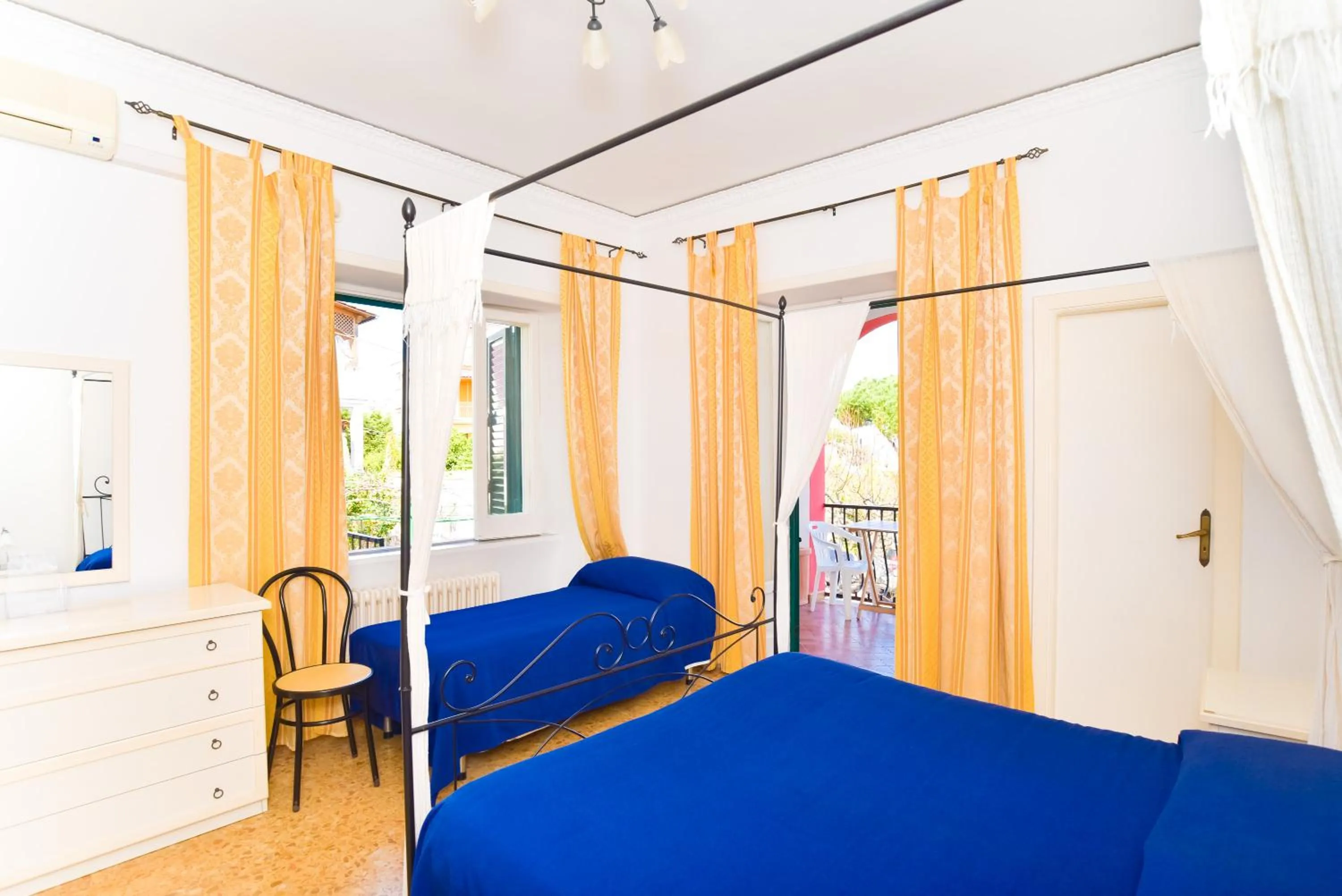 Bedroom, Bed in Charme Hotel La Villa Tina