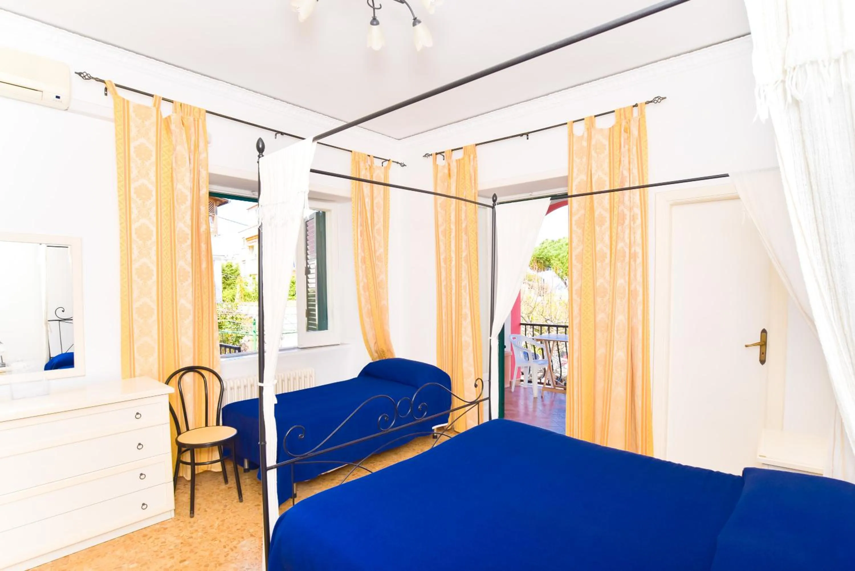 Bedroom, Bed in Charme Hotel La Villa Tina