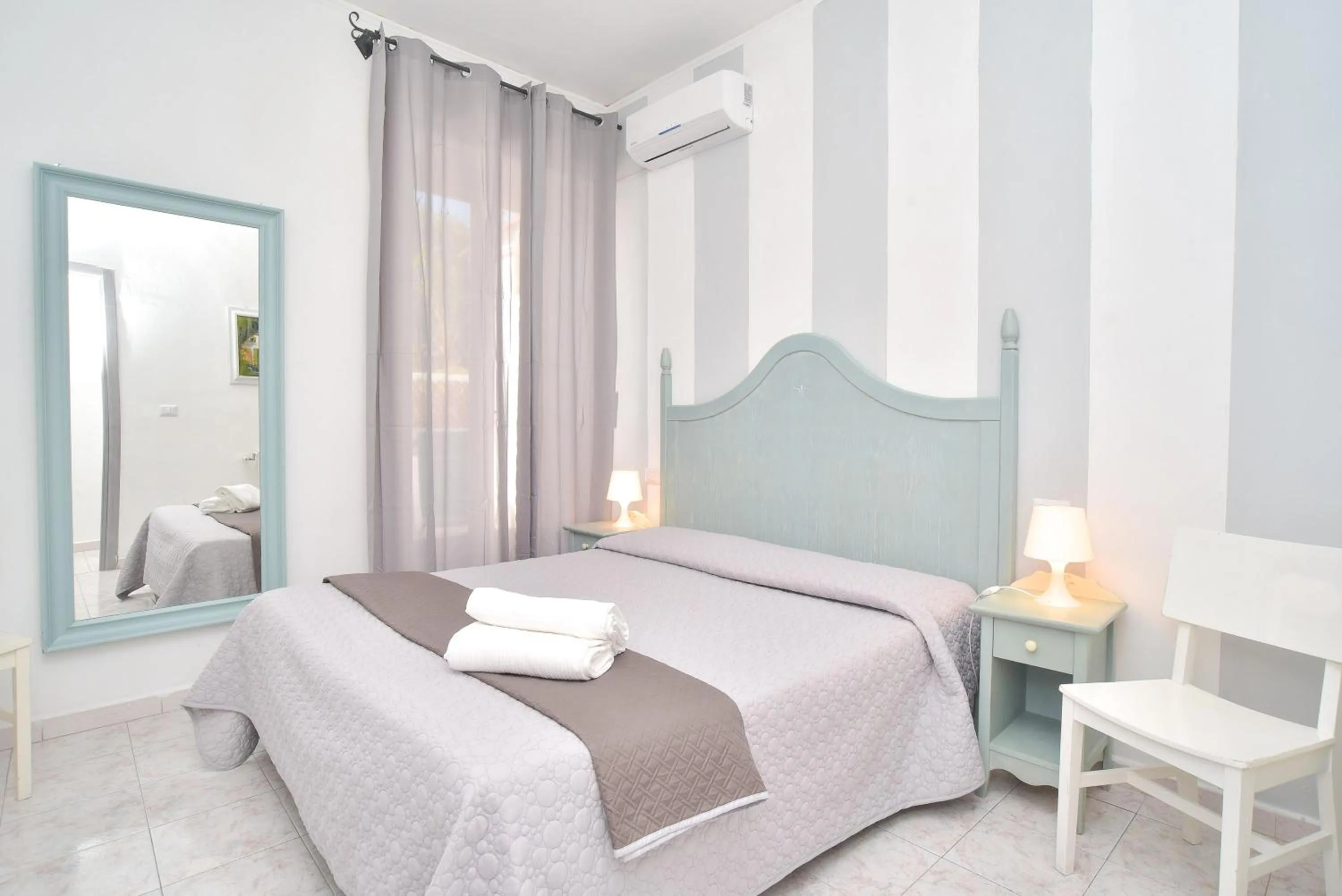 Bedroom, Bed in Charme Hotel La Villa Tina