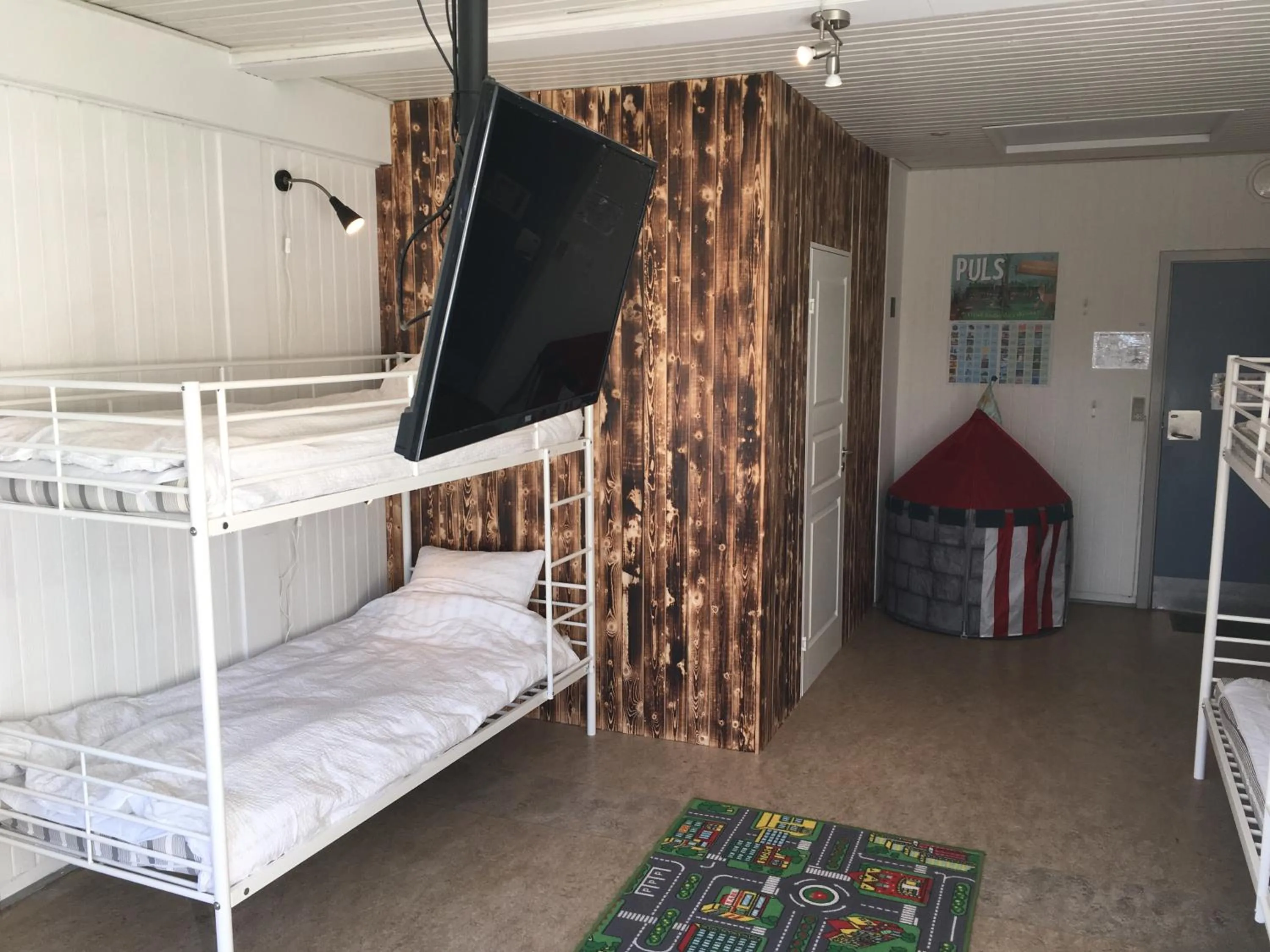 cot, Bed in Hestkær Family Rooms