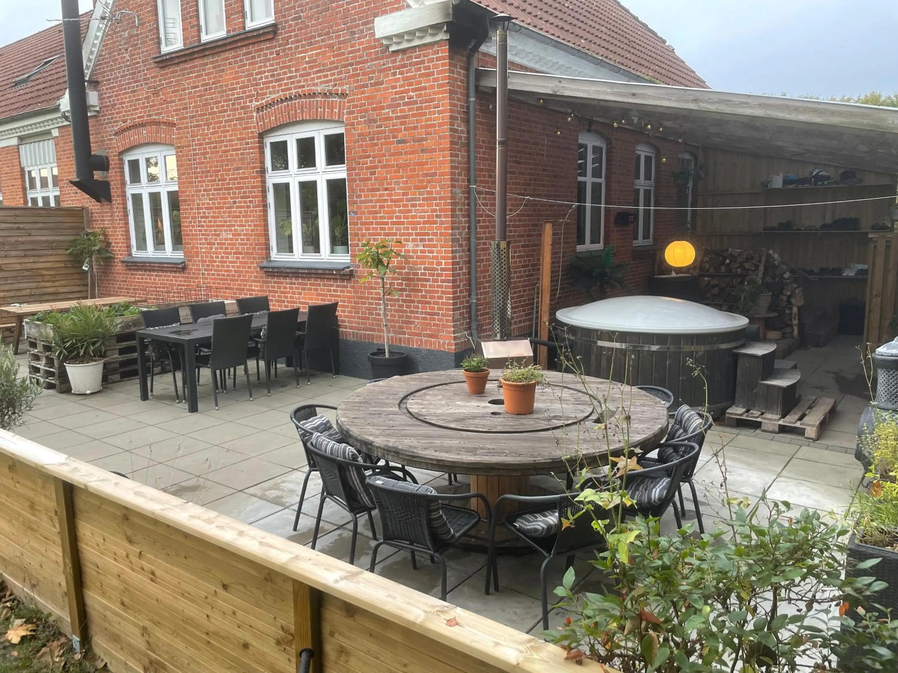 Dining area in Hestkær Family Rooms