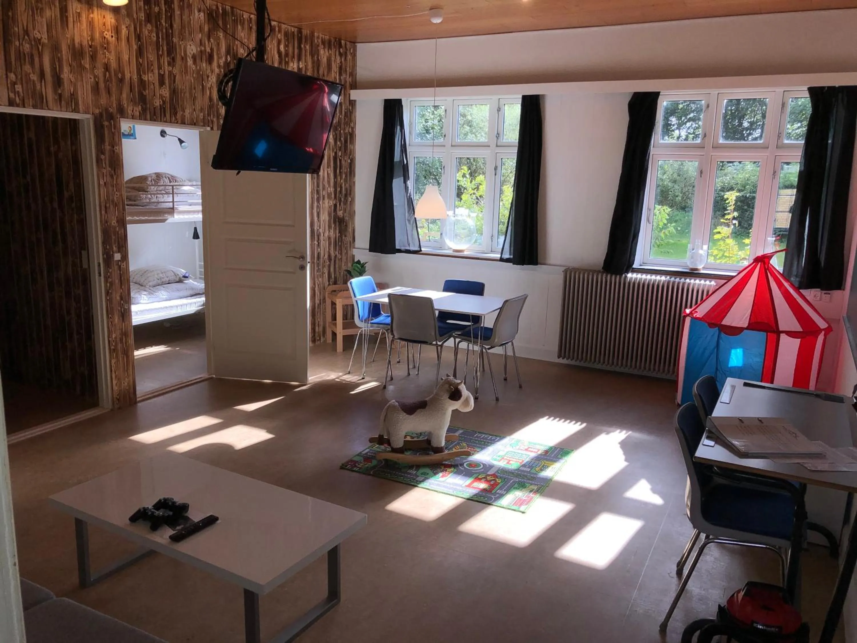 TV and multimedia in Hestkær Family Rooms