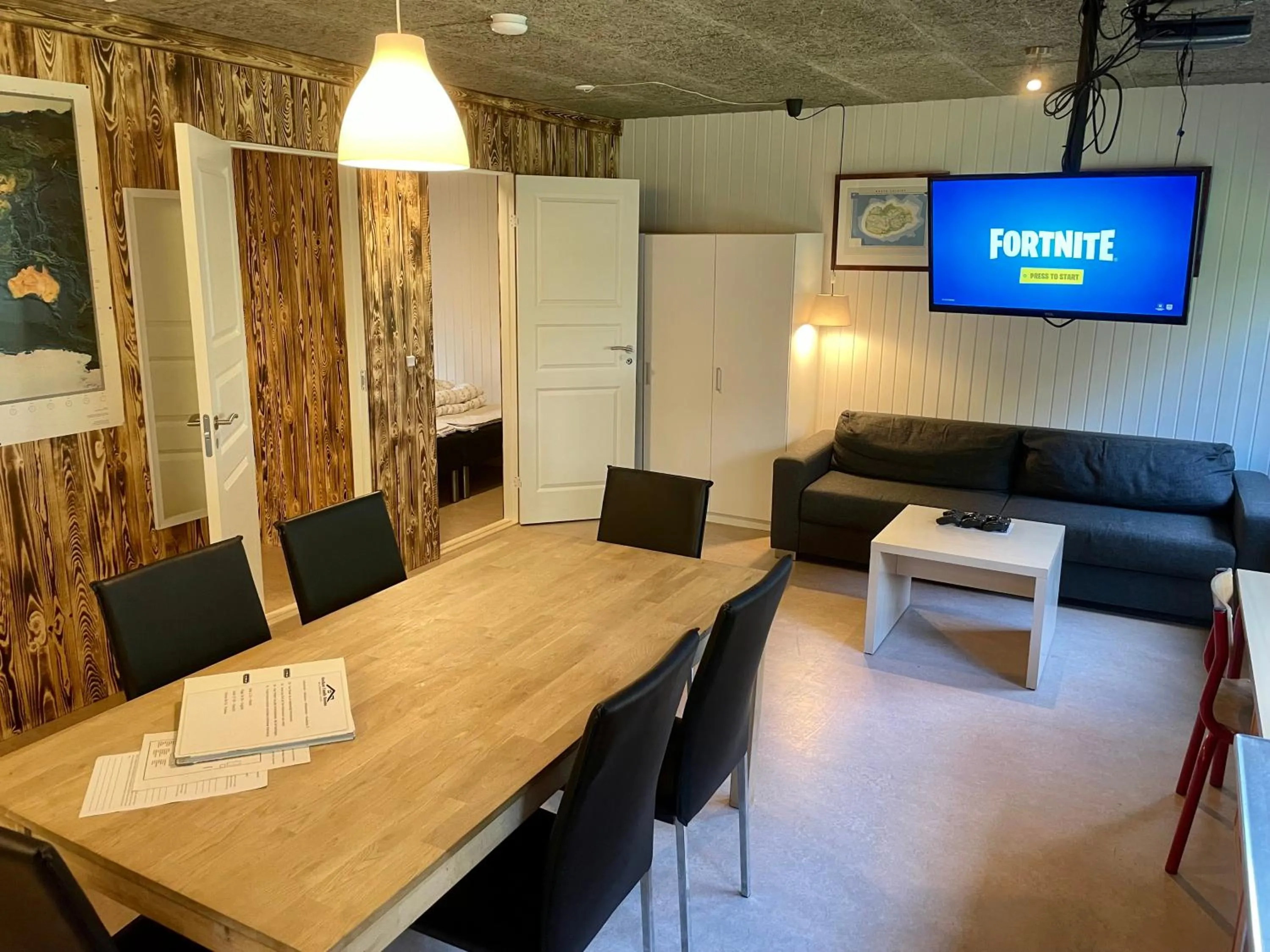 Dining area in Hestkær Family Rooms