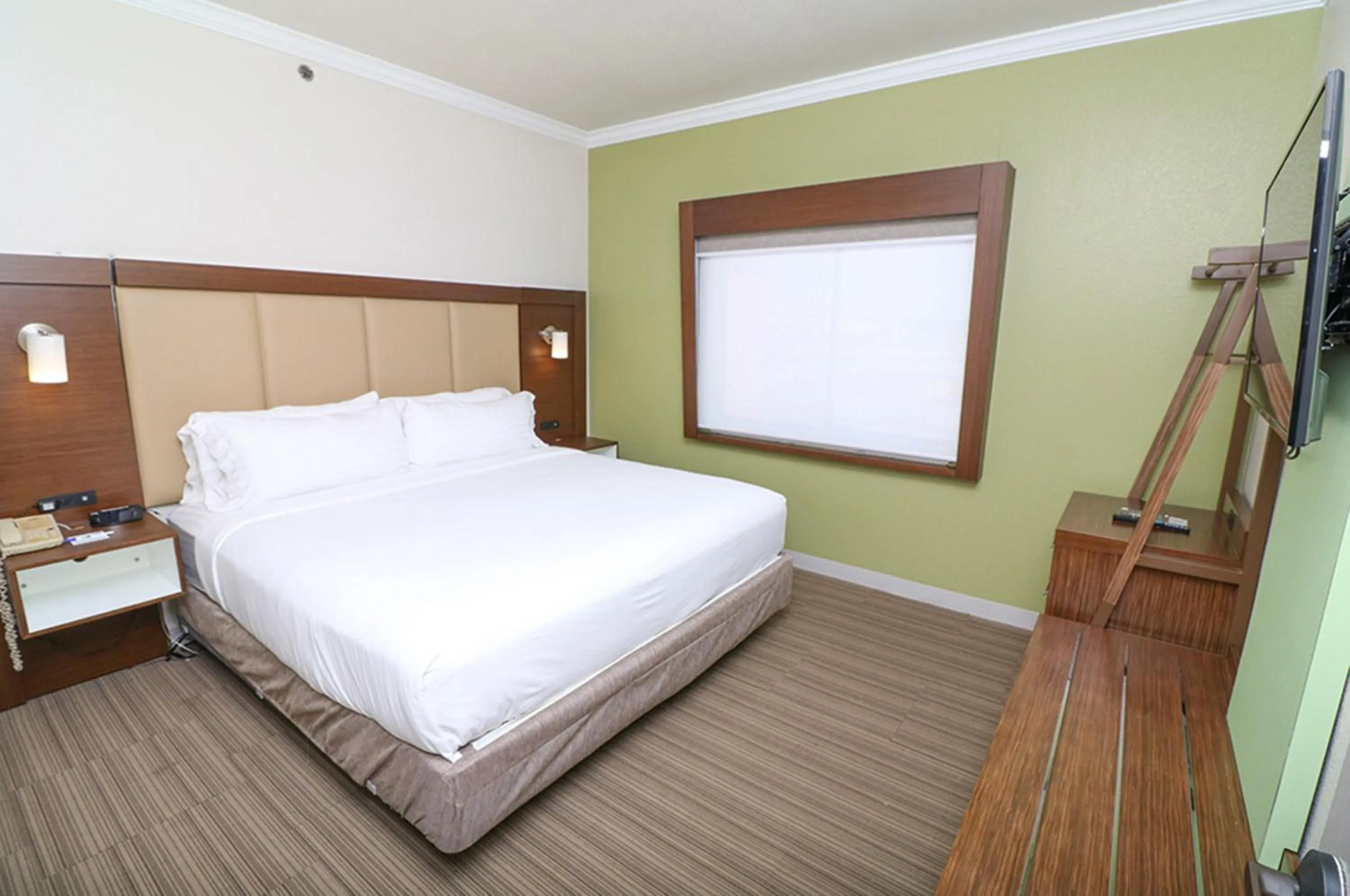 Bed in Holiday Inn Express Hotel & Suites Greenville by IHG