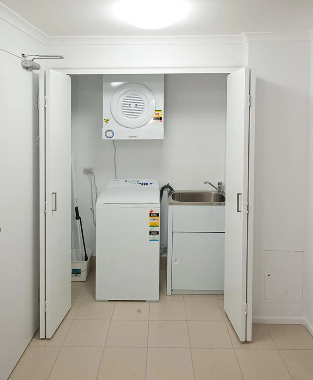 washing machine in Edge Apartment Hotel