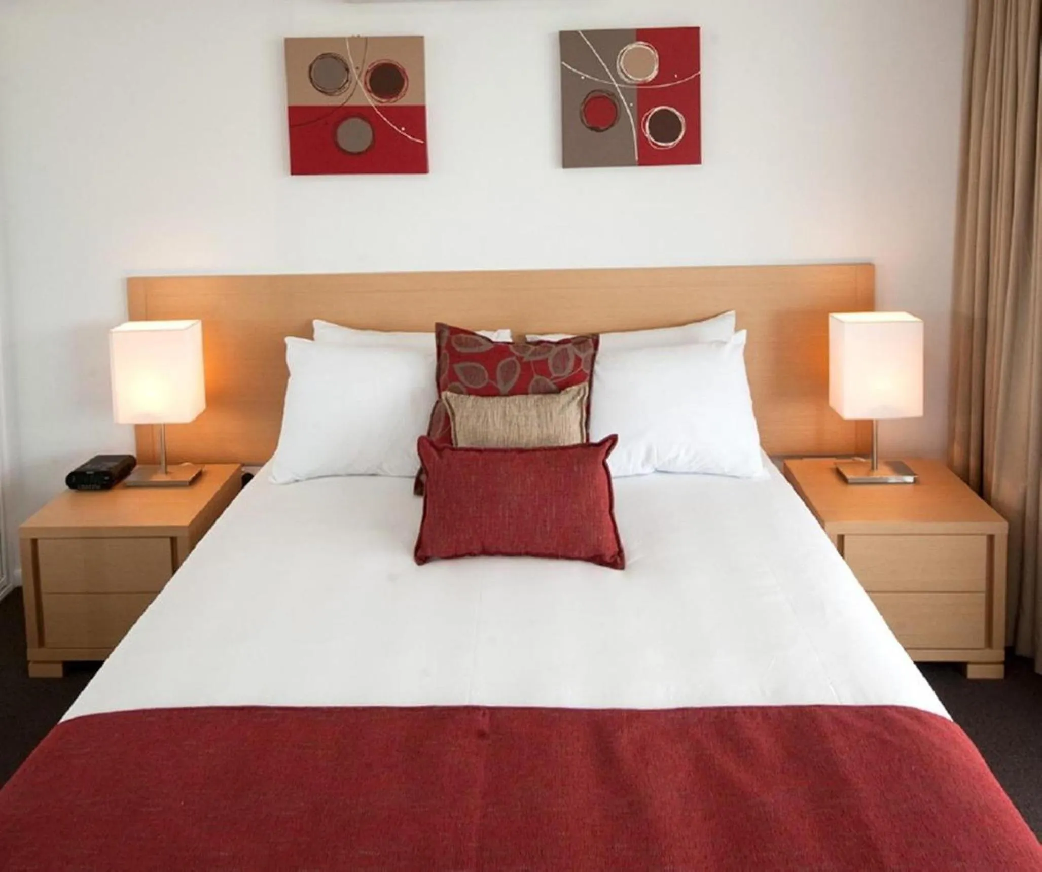 Bed in Edge Apartment Hotel