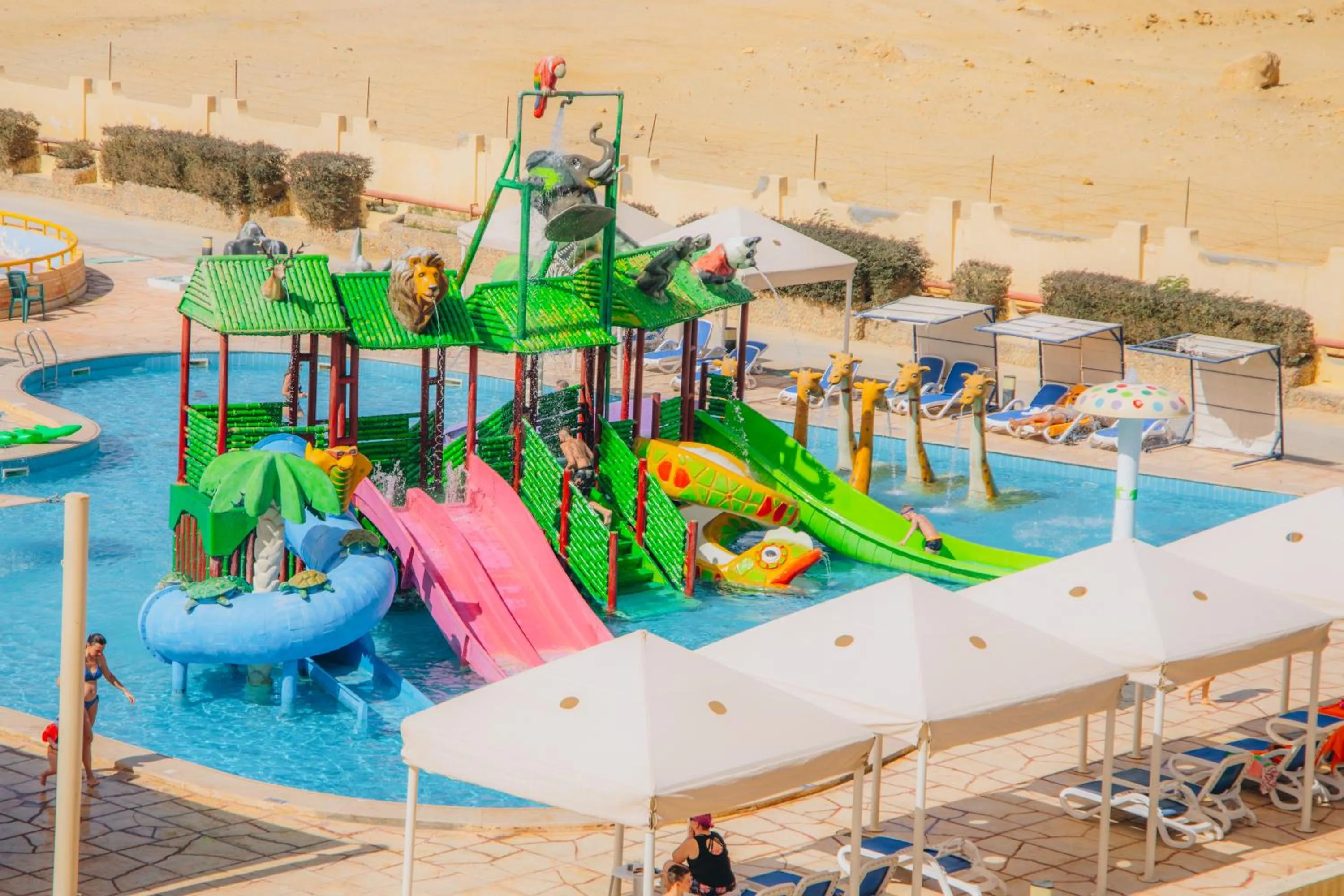 Property building in Sunny Days Mirette Family Resort