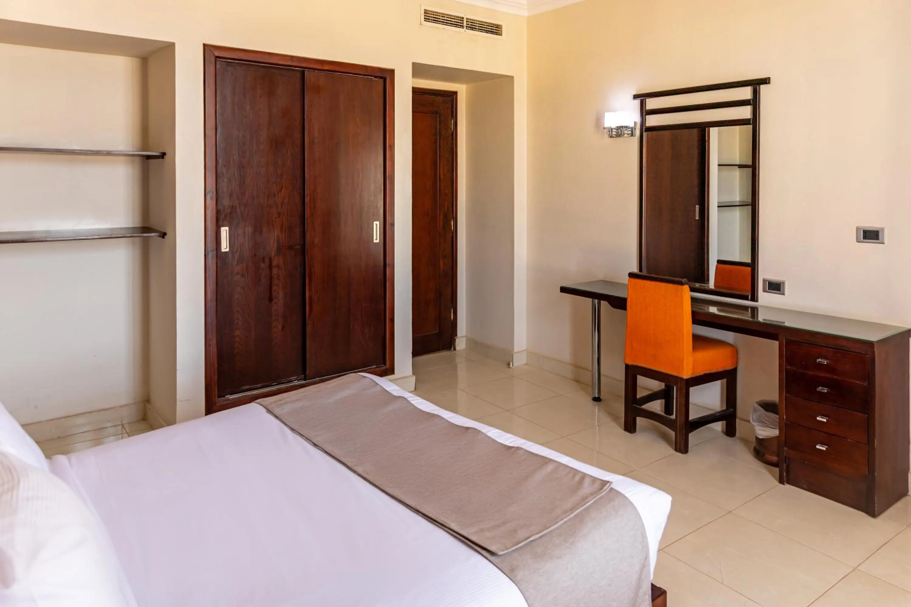 Bedroom, Bed in Sunny Days Mirette Family Resort