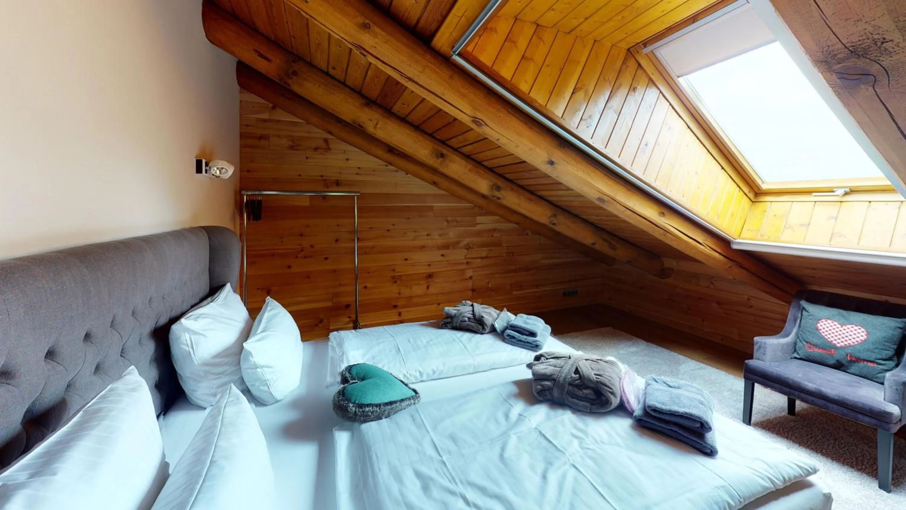 Bedroom, Bed in Herrenhaus Gut Neuruppersdorf