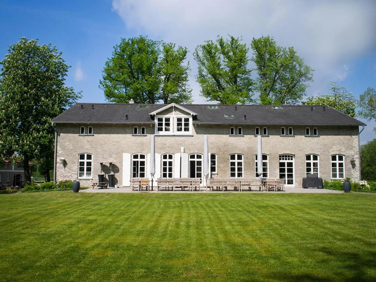 Property building in Herrenhaus Gut Neuruppersdorf