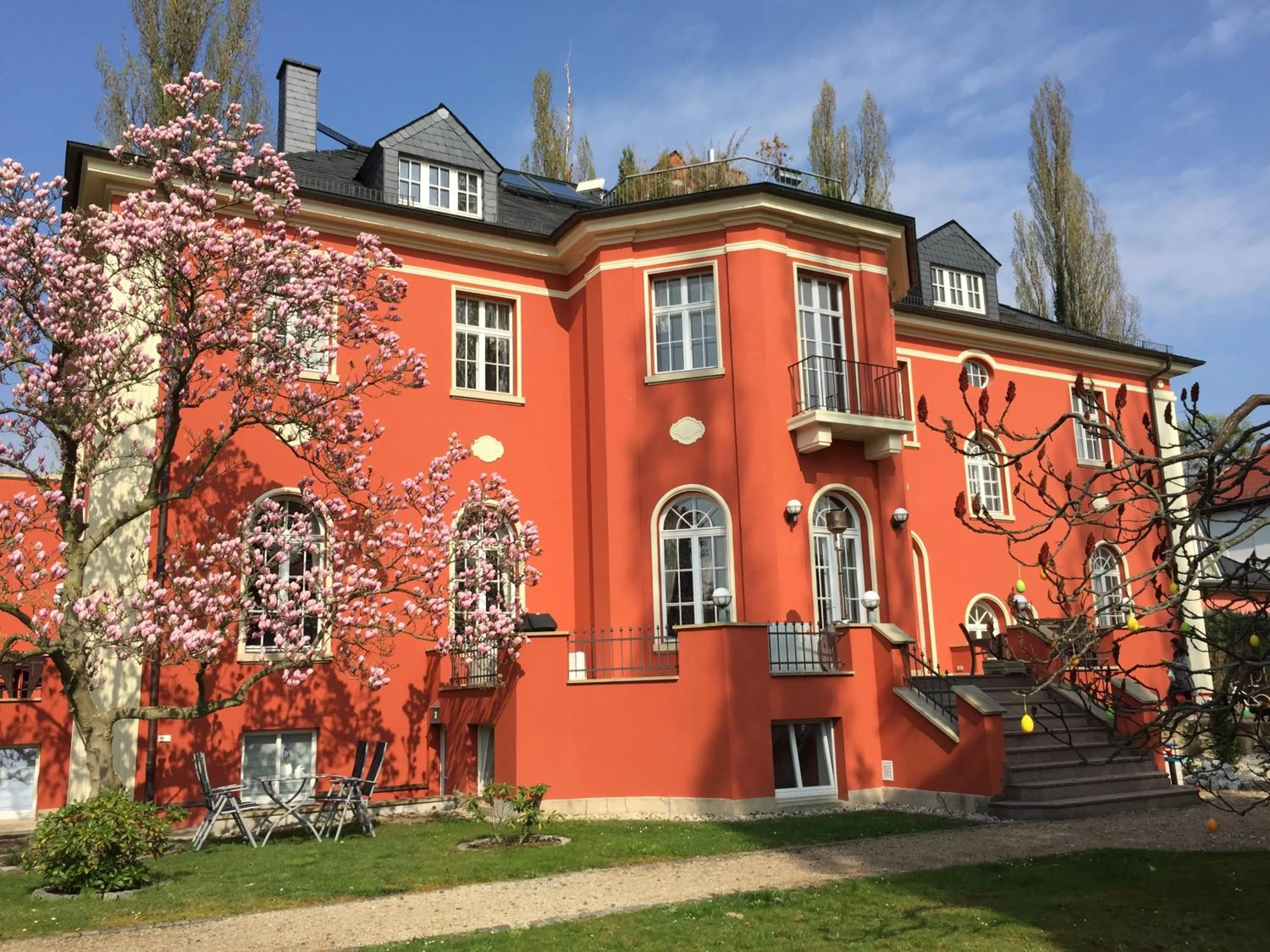 Property building in Villa am Park Apartment